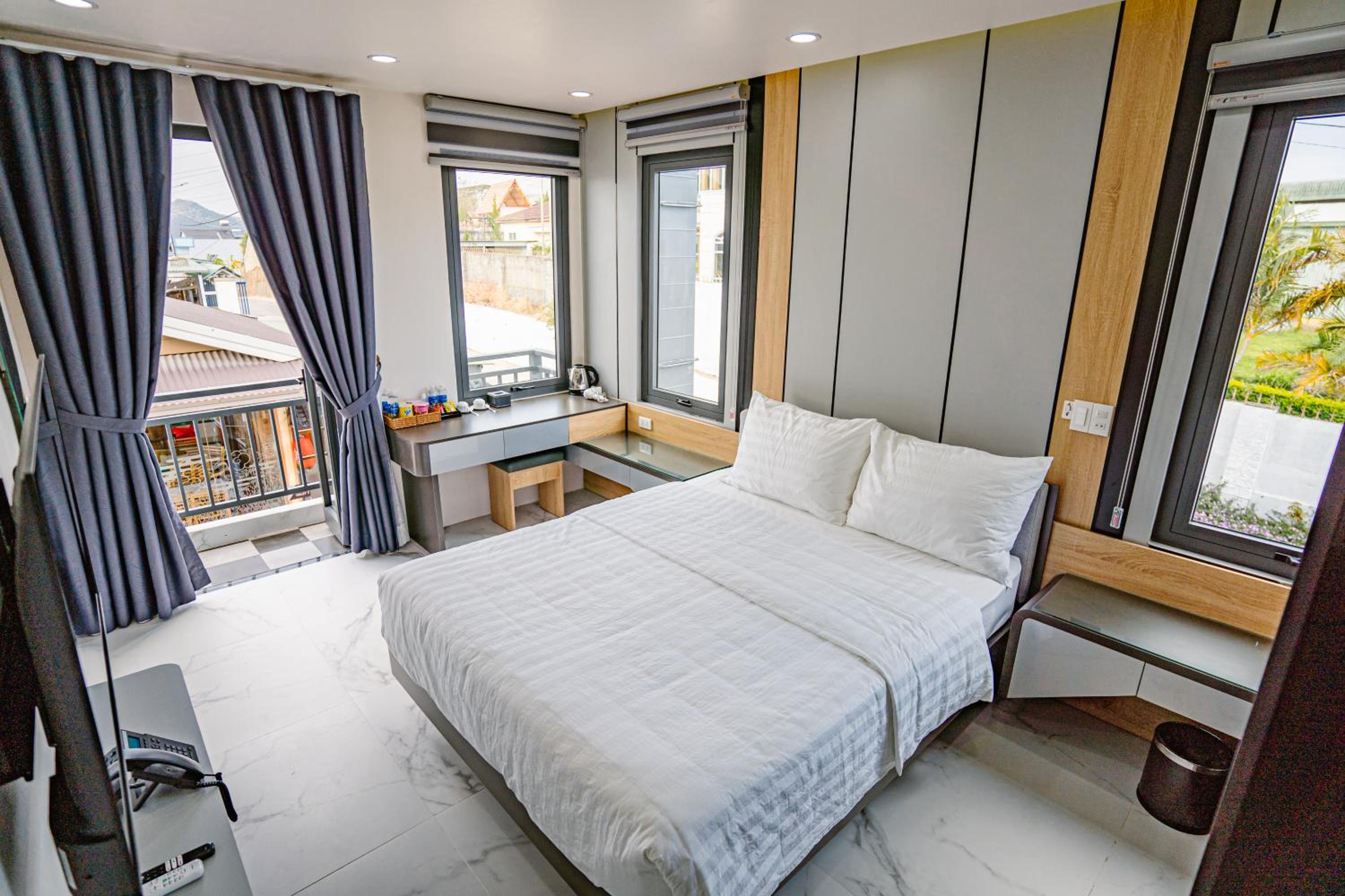 Queen Room with Balcony