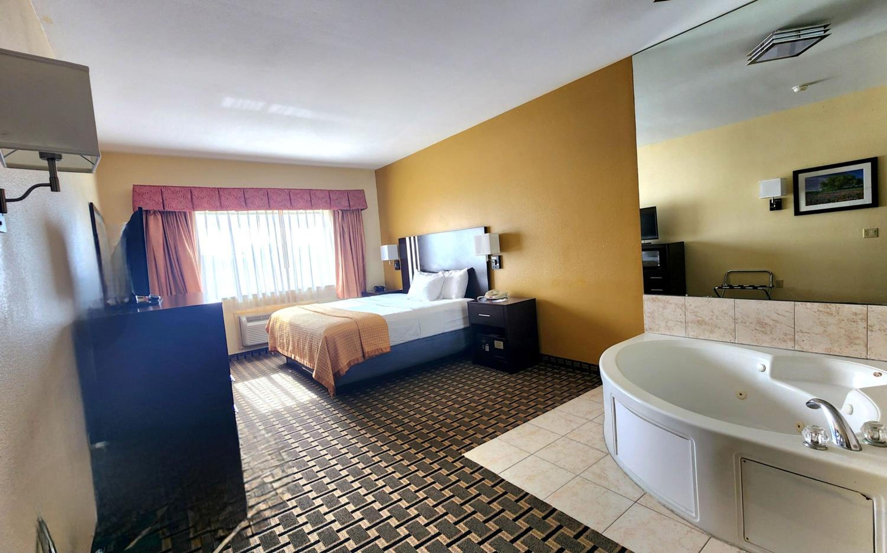 Deluxe King Room - Non-Smoking - Photo 11