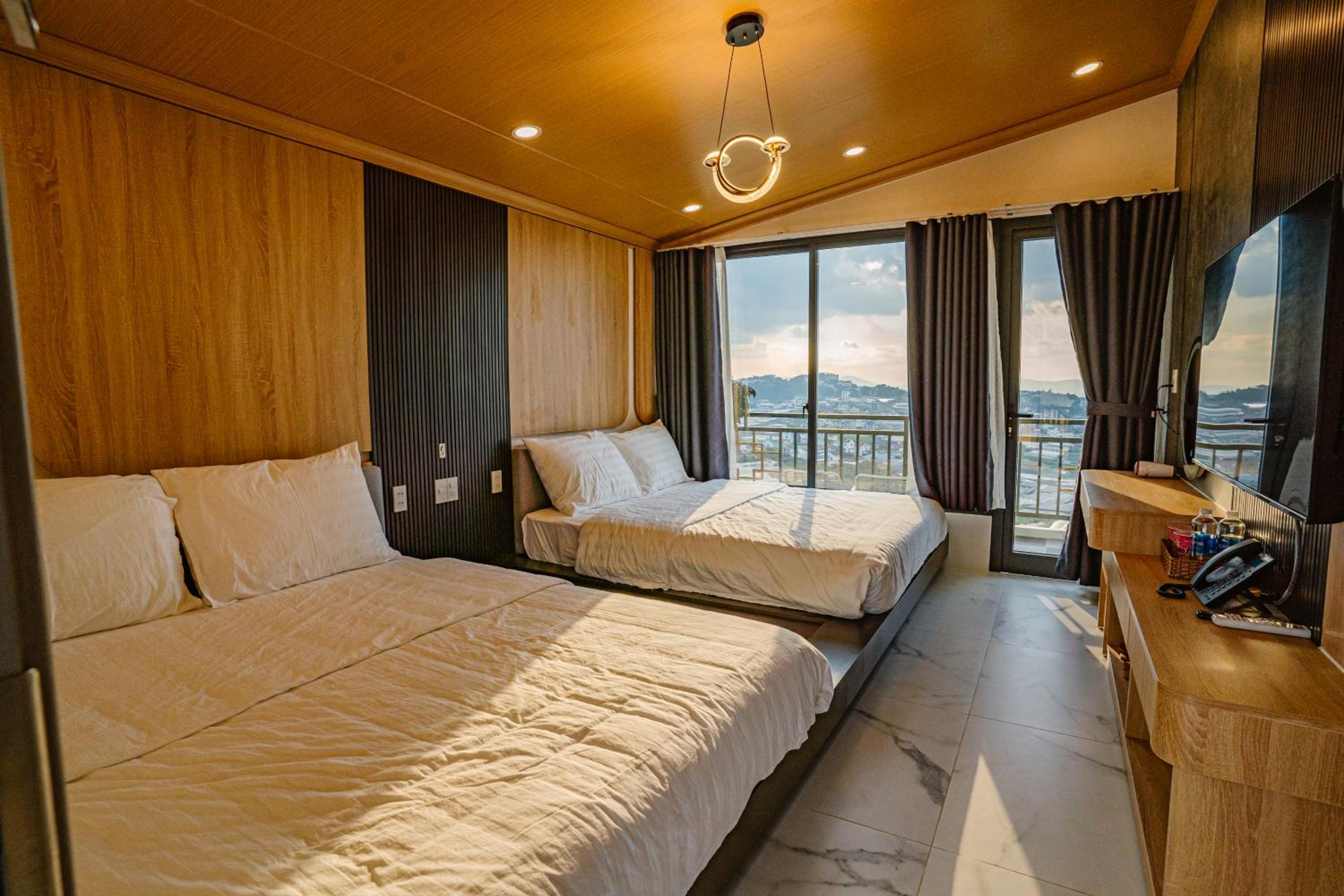 Deluxe Family Room - Photo 3