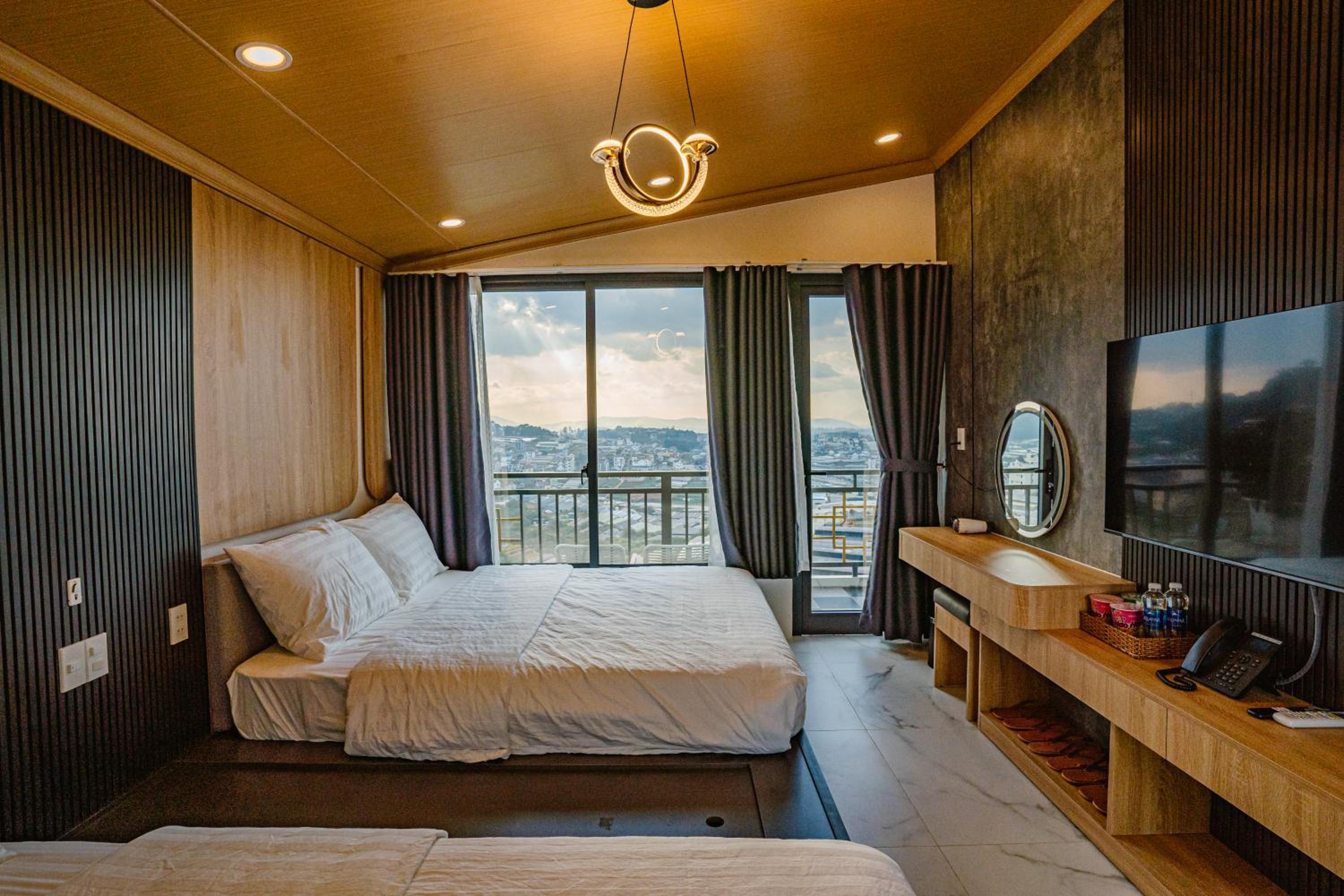 Deluxe Family Room - Photo 1