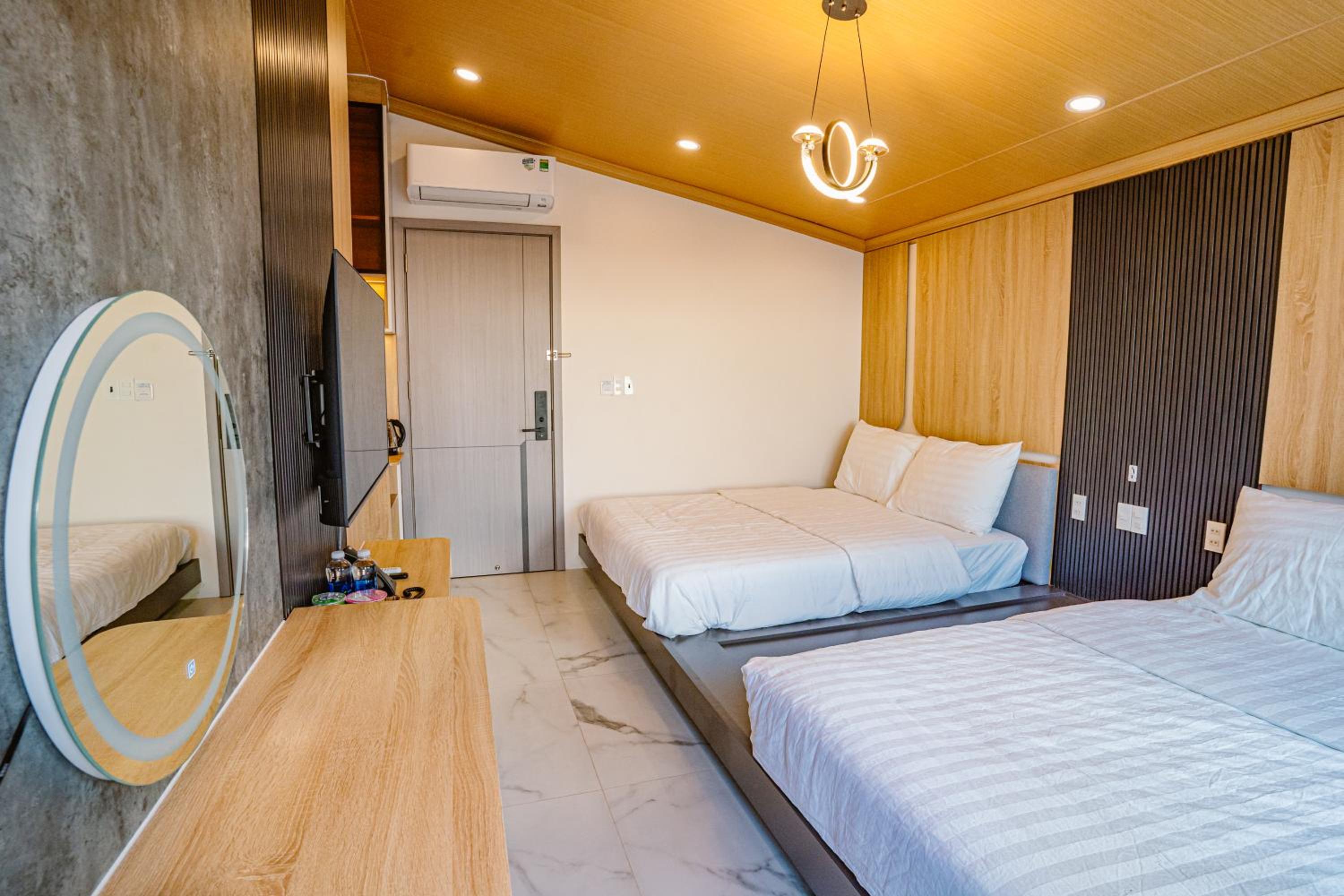 Deluxe Family Room - Photo 9