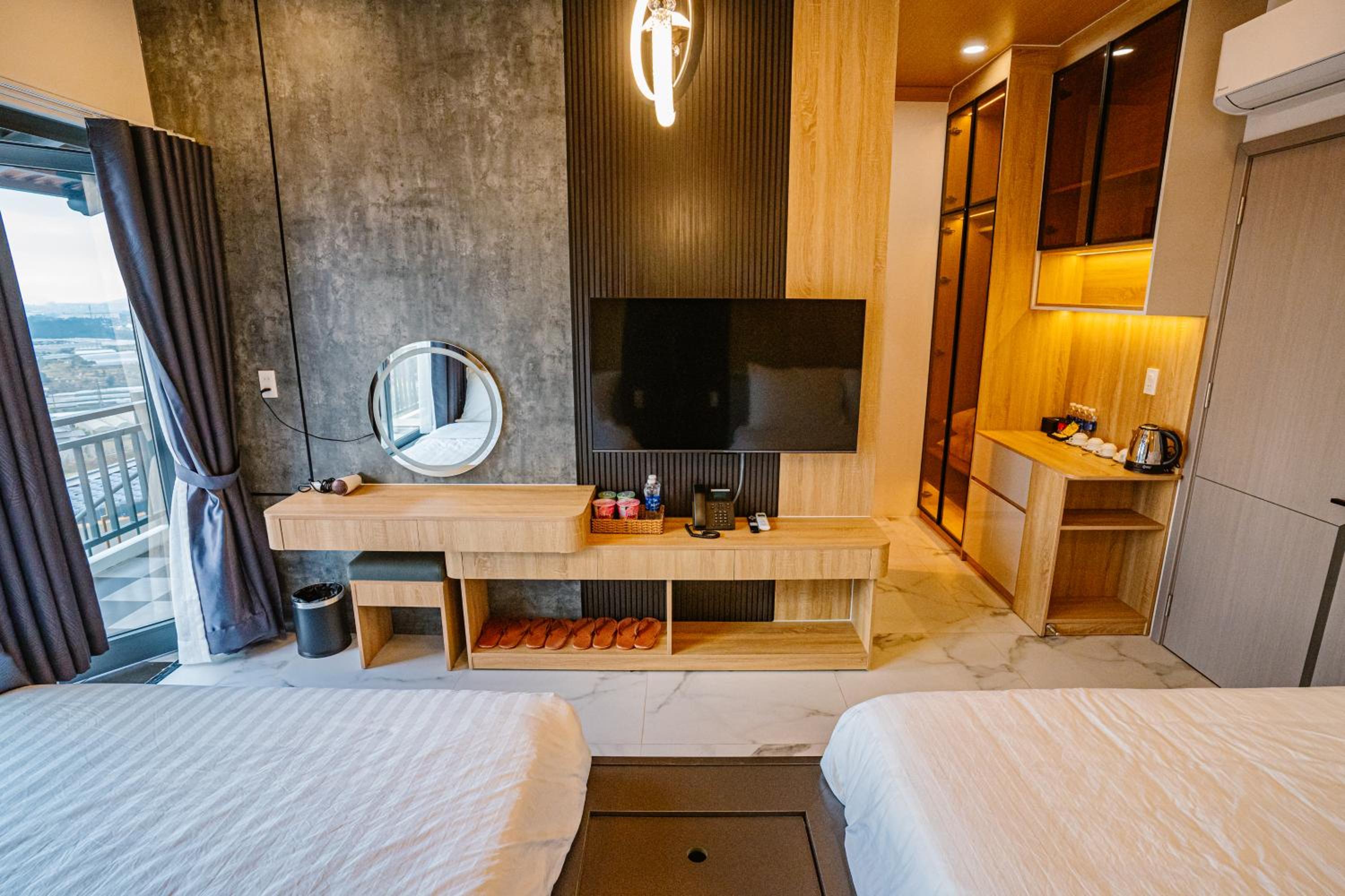 Deluxe Family Room - Photo 7