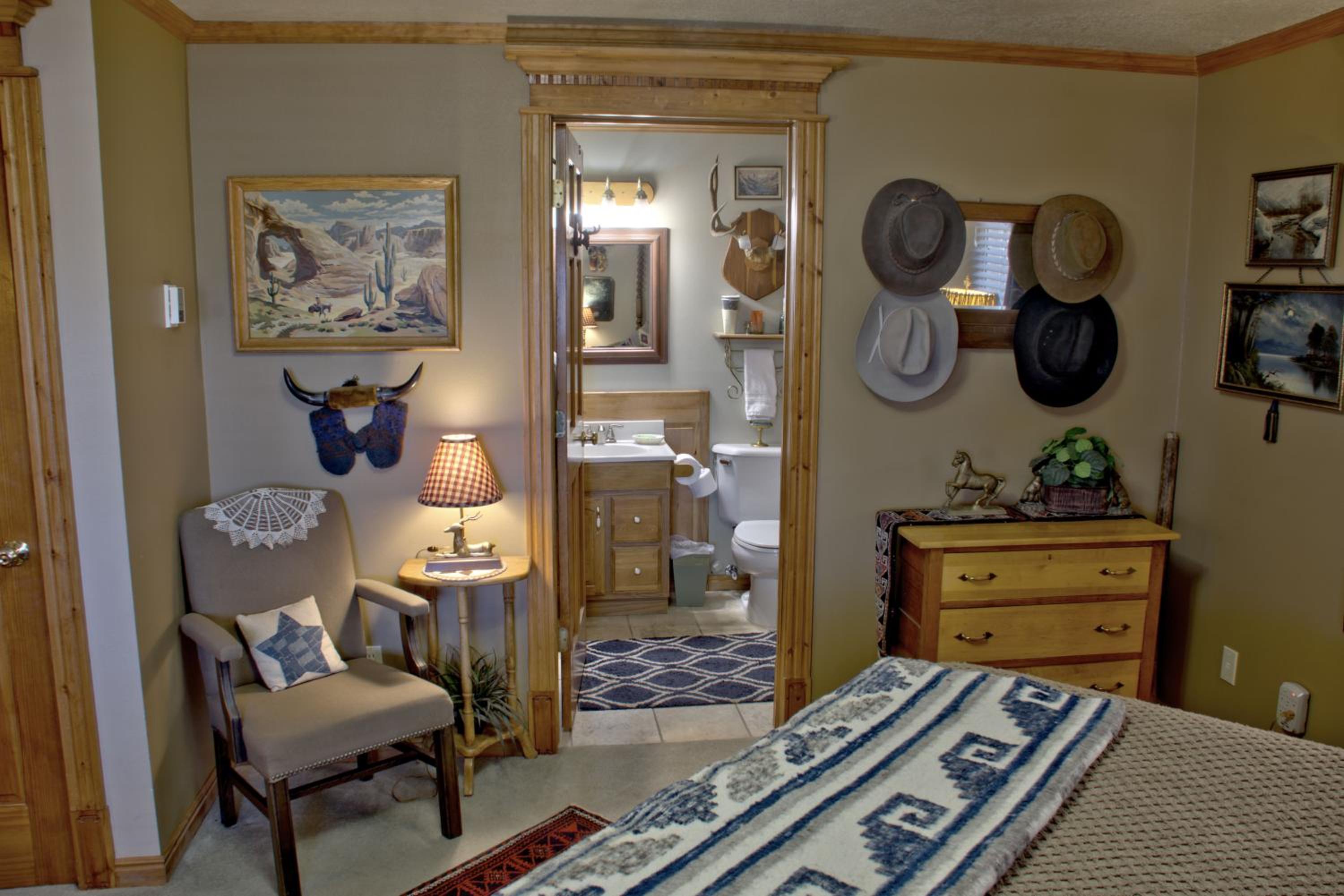 Standard King Room photo 3