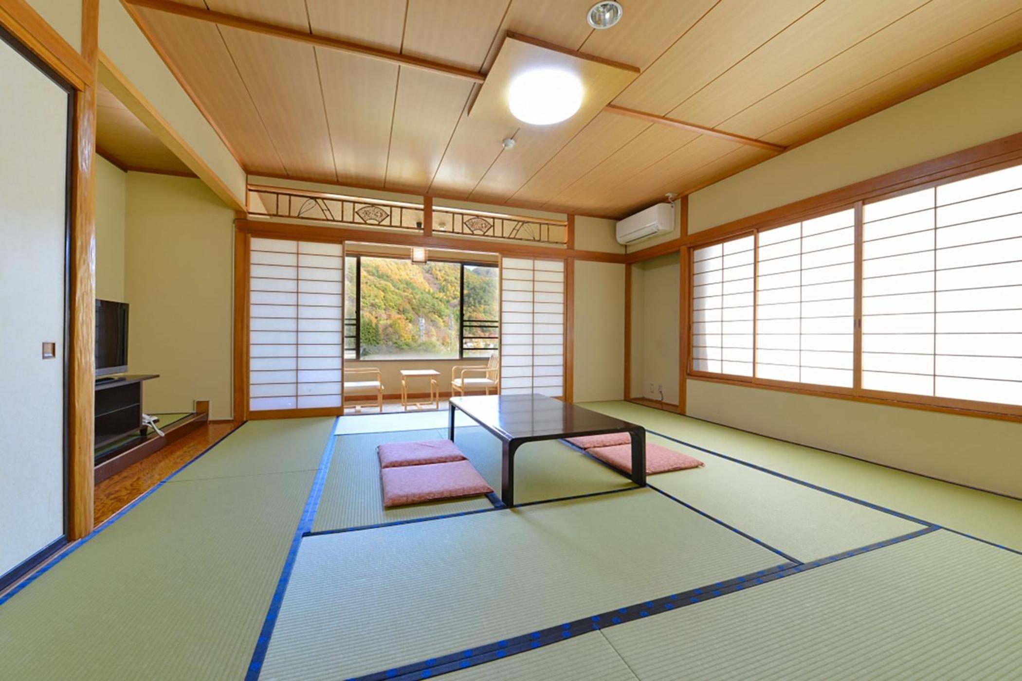 Standard Japanese-Style-Room with 10 Tatami mats - Shared Bathroom - Non-Smoking - Photo 1