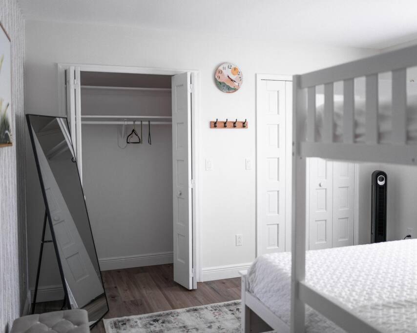 Three-Bedroom House photo 3