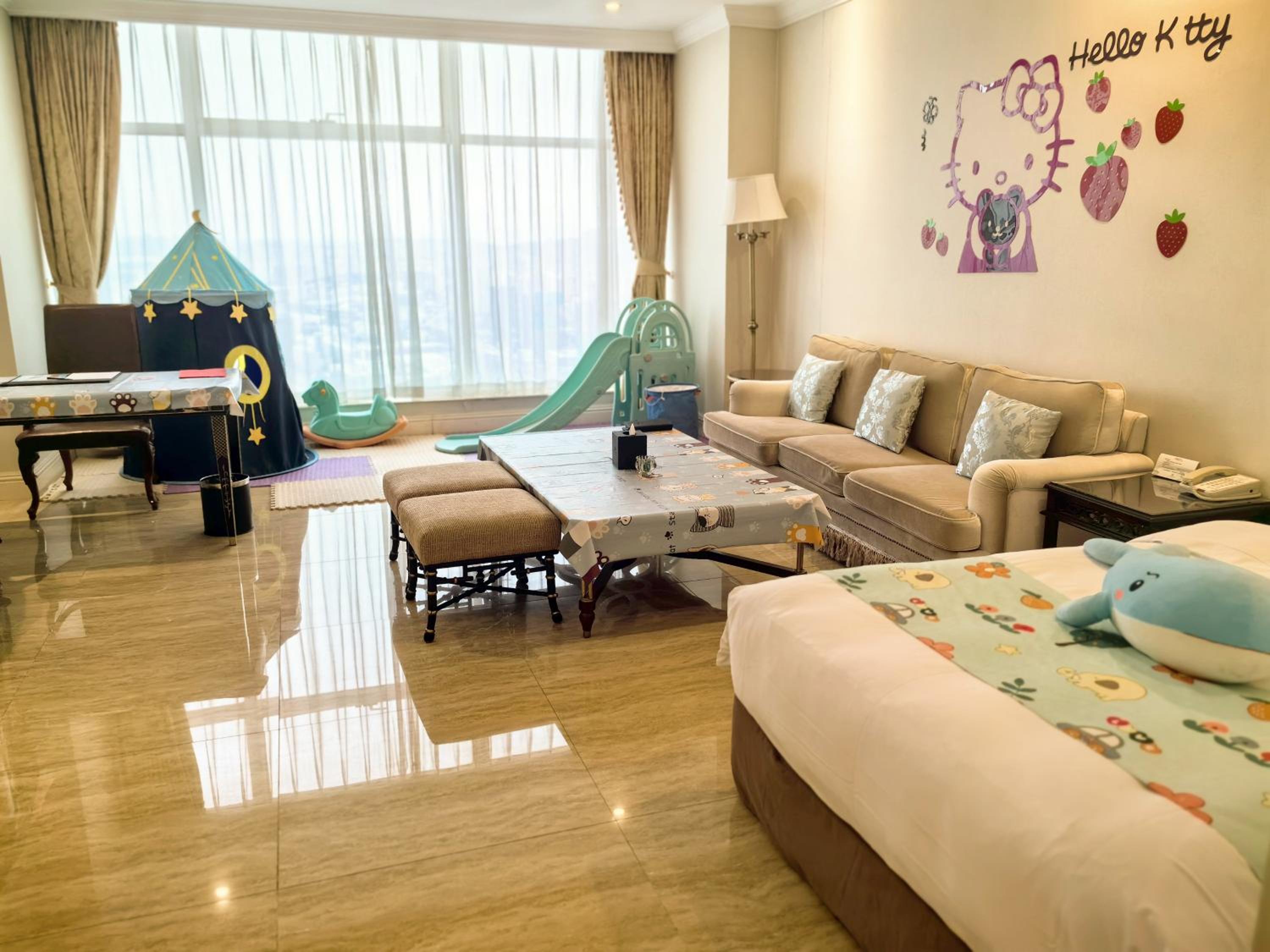 Deluxe Family Suite photo 2