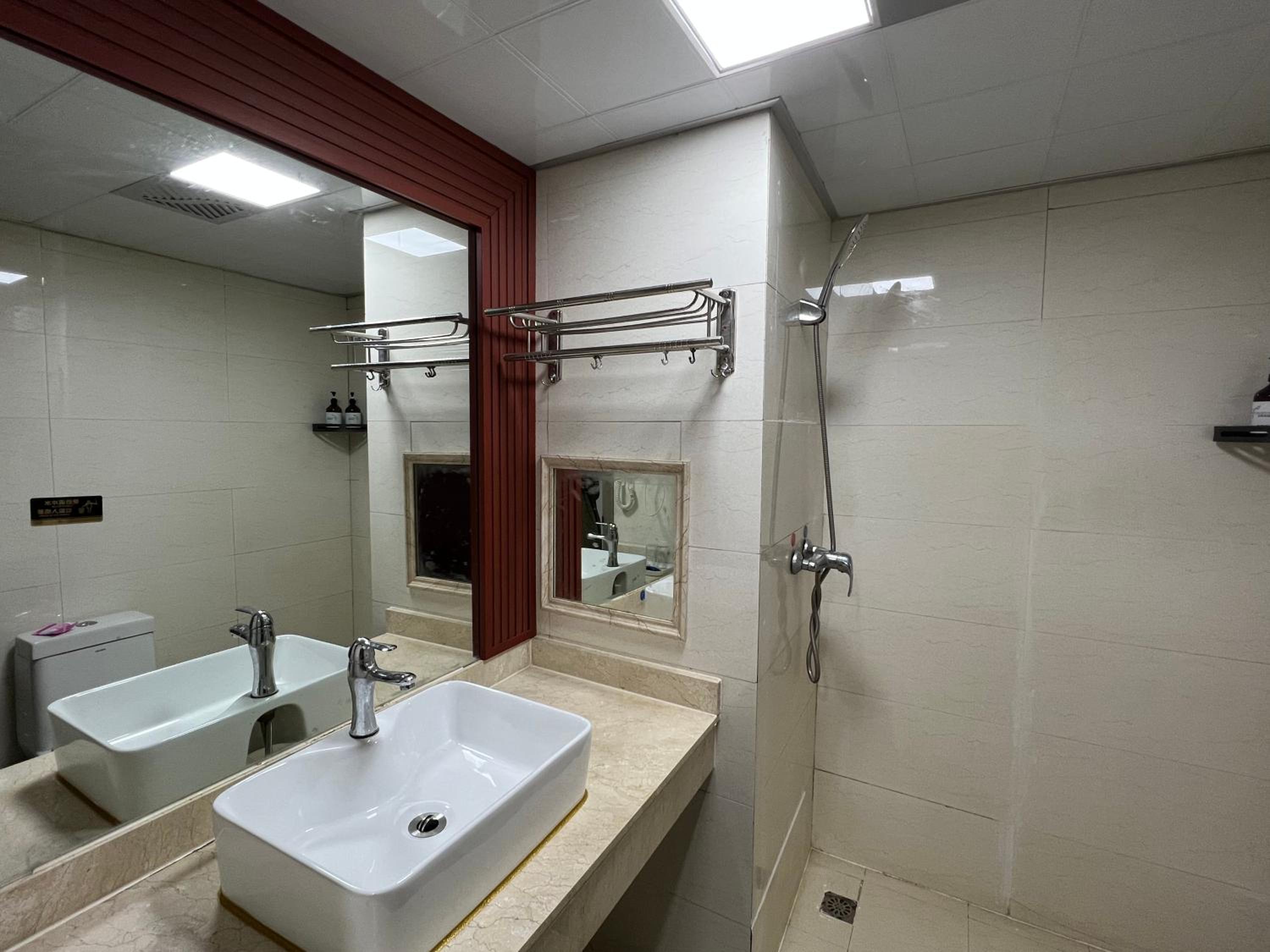 Deluxe Twin Room photo 2
