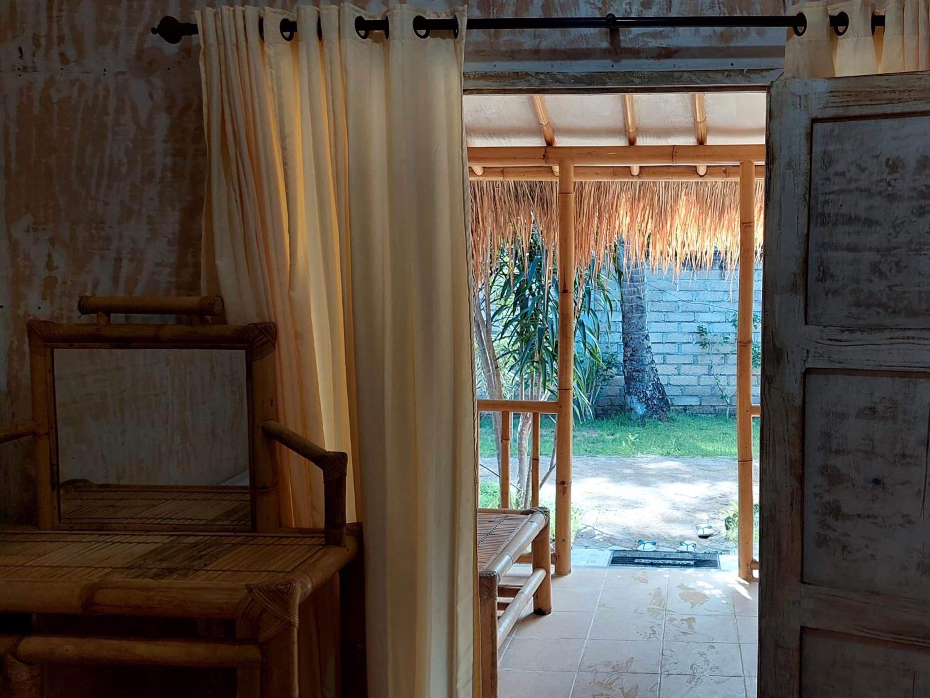 Quadruple Room with Bathroom - Photo 3