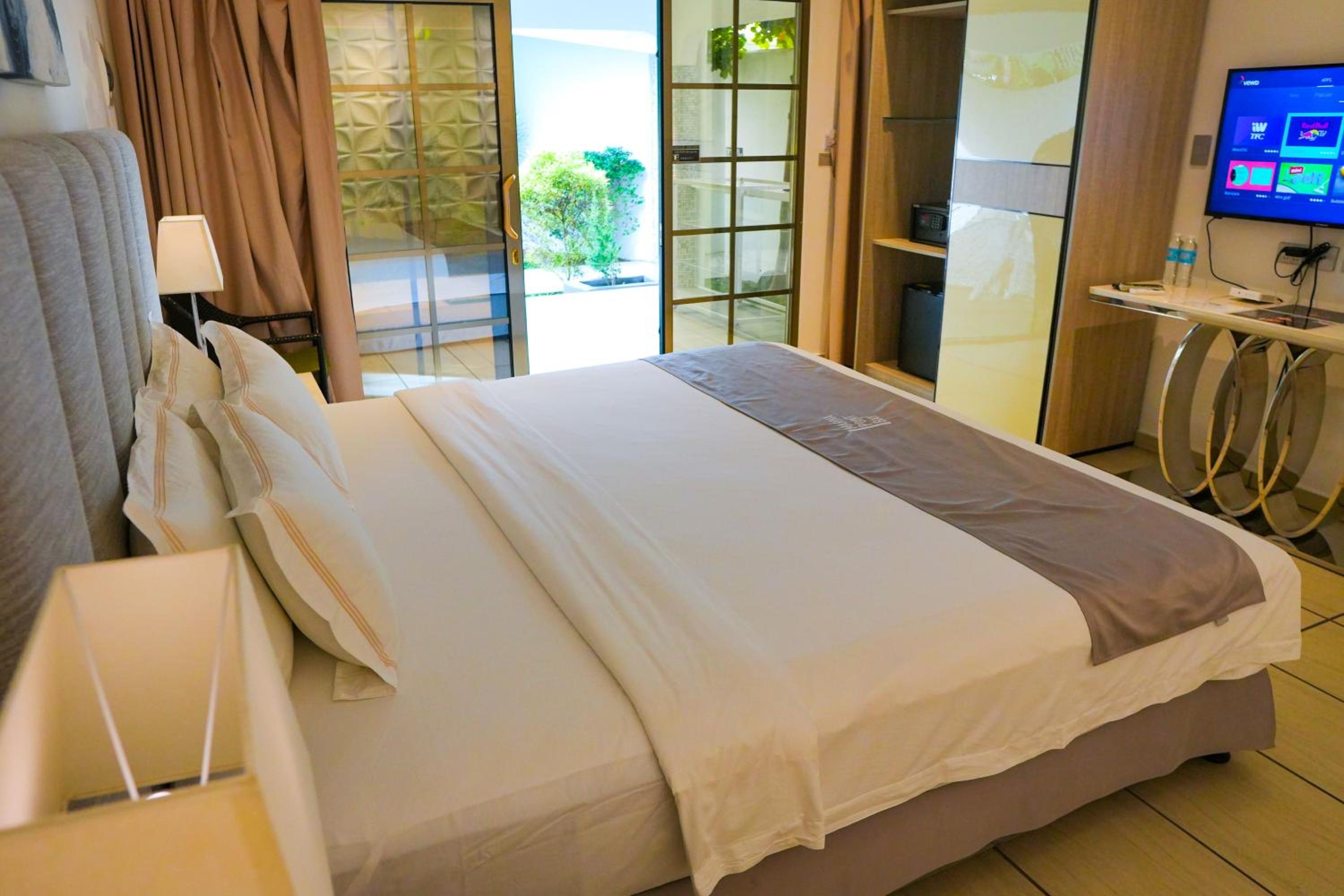 Suite with Garden View - Photo 24