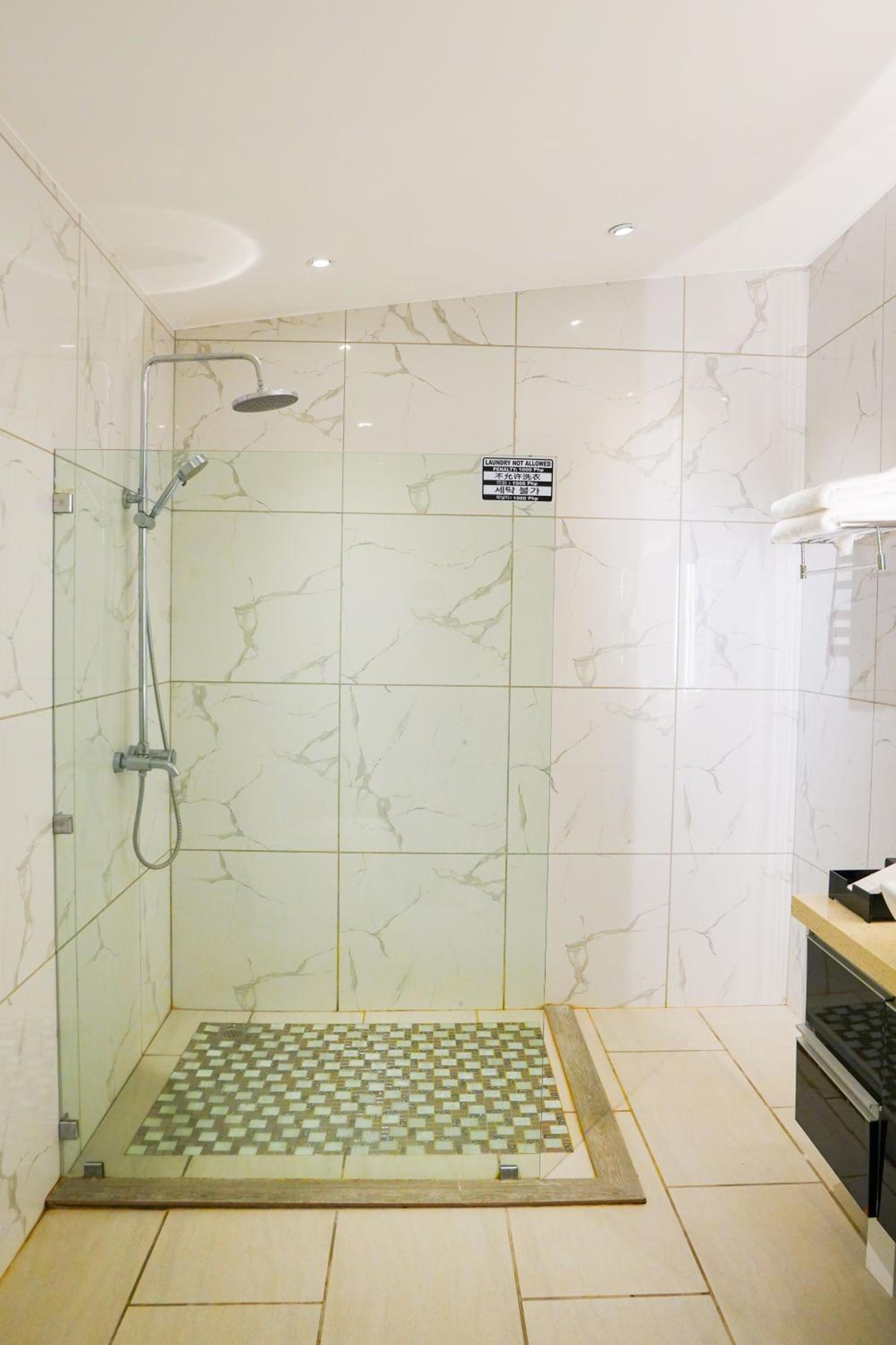 Suite with Private Pool - Photo 30