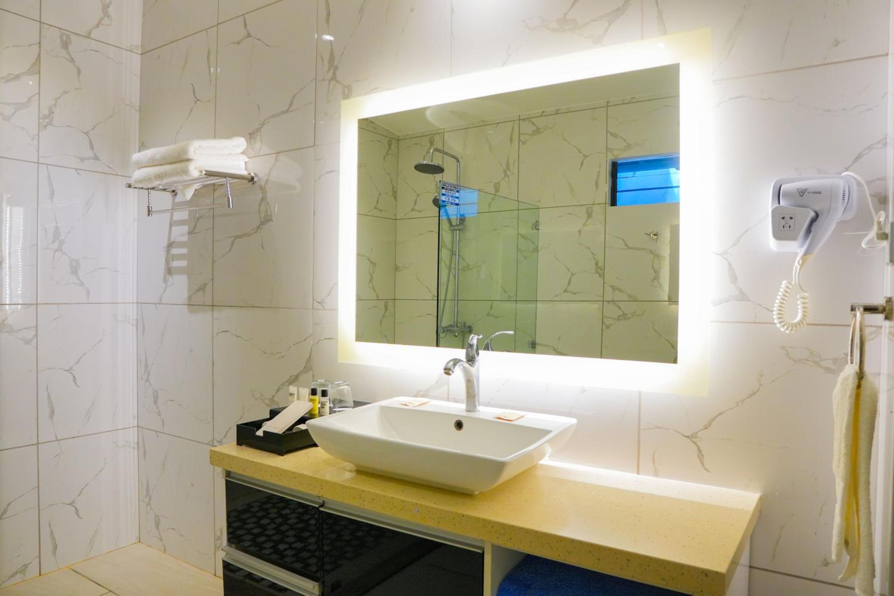 Suite with Private Pool - Photo 29