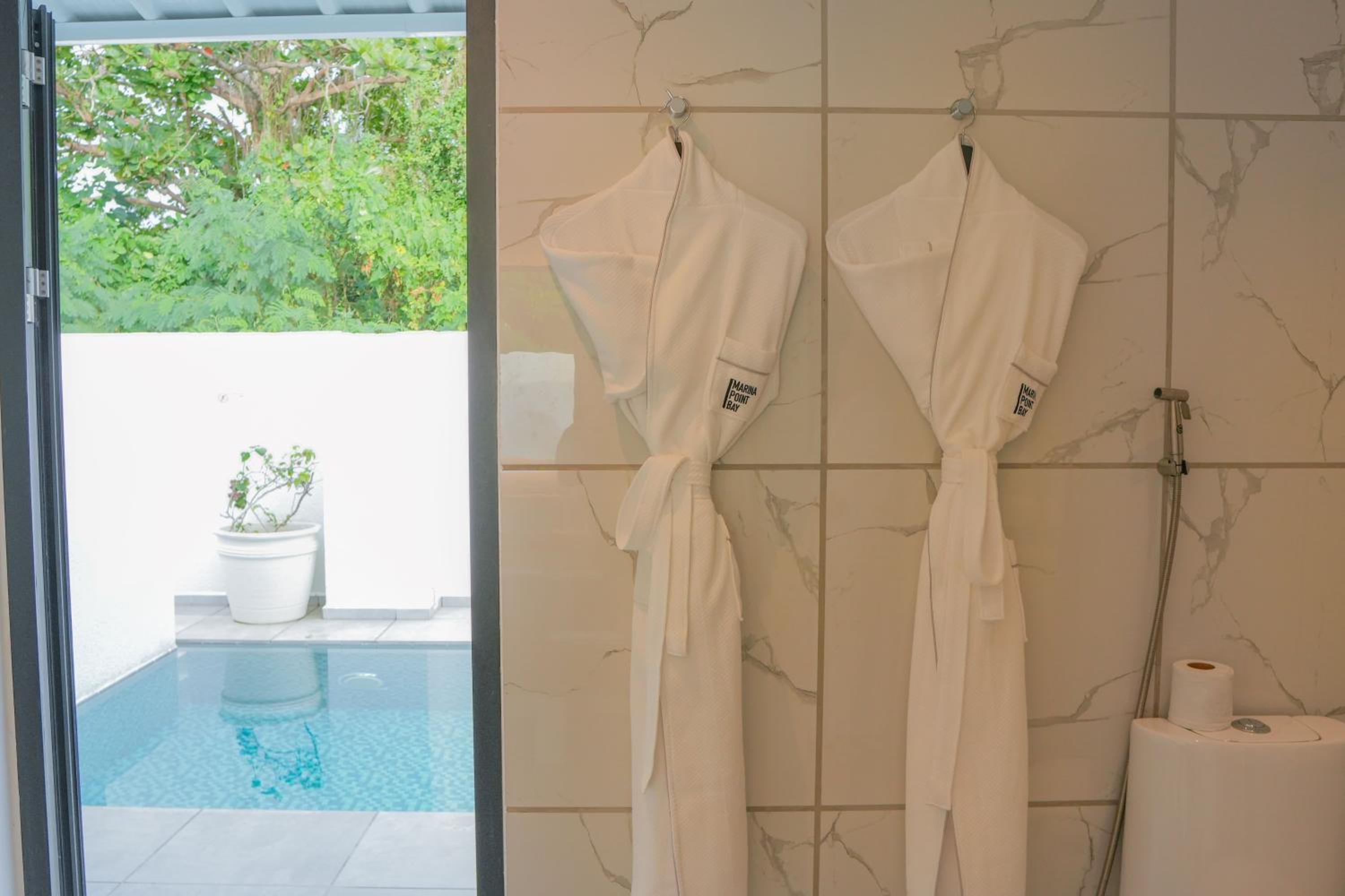 Suite with Private Pool - Photo 27