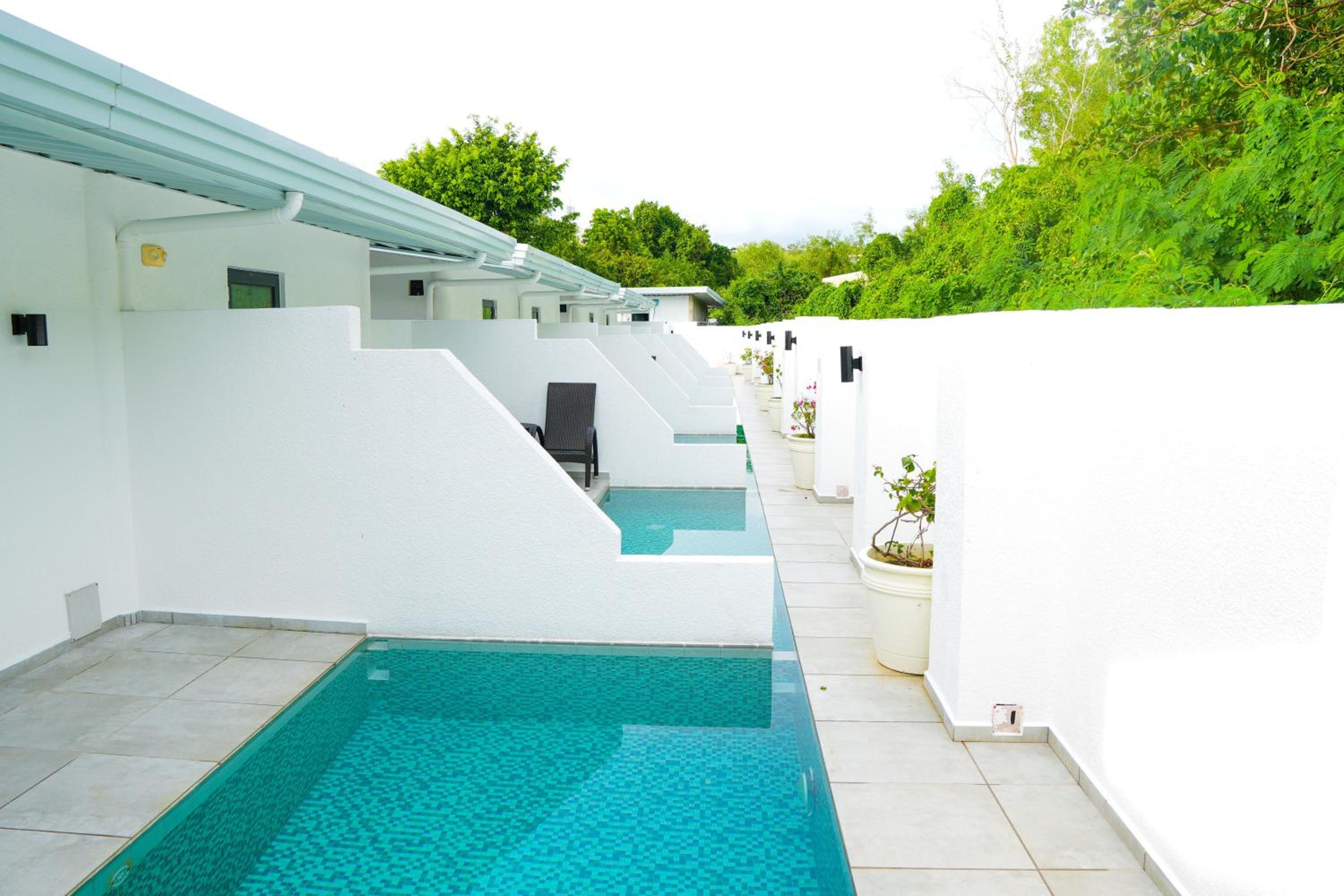 Suite with Private Pool - Photo 26