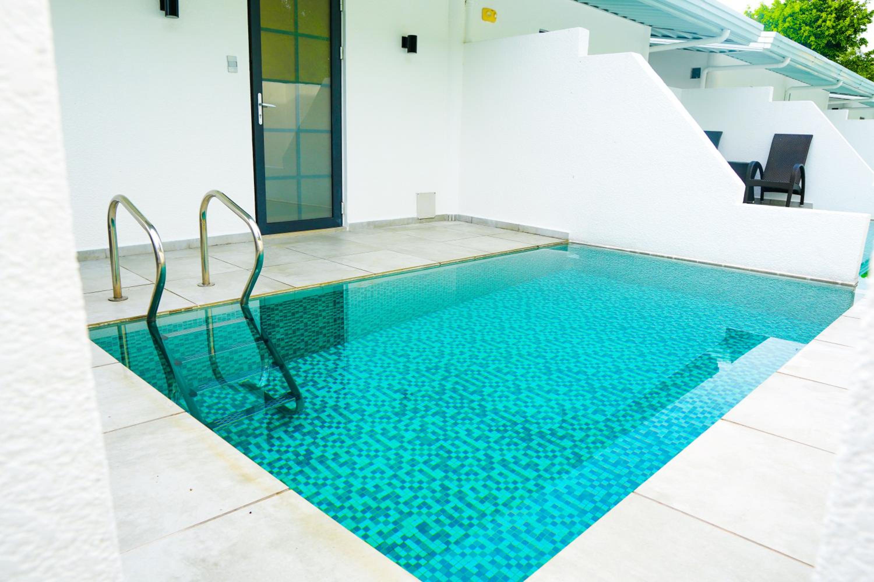 Suite with Private Pool - Photo 25