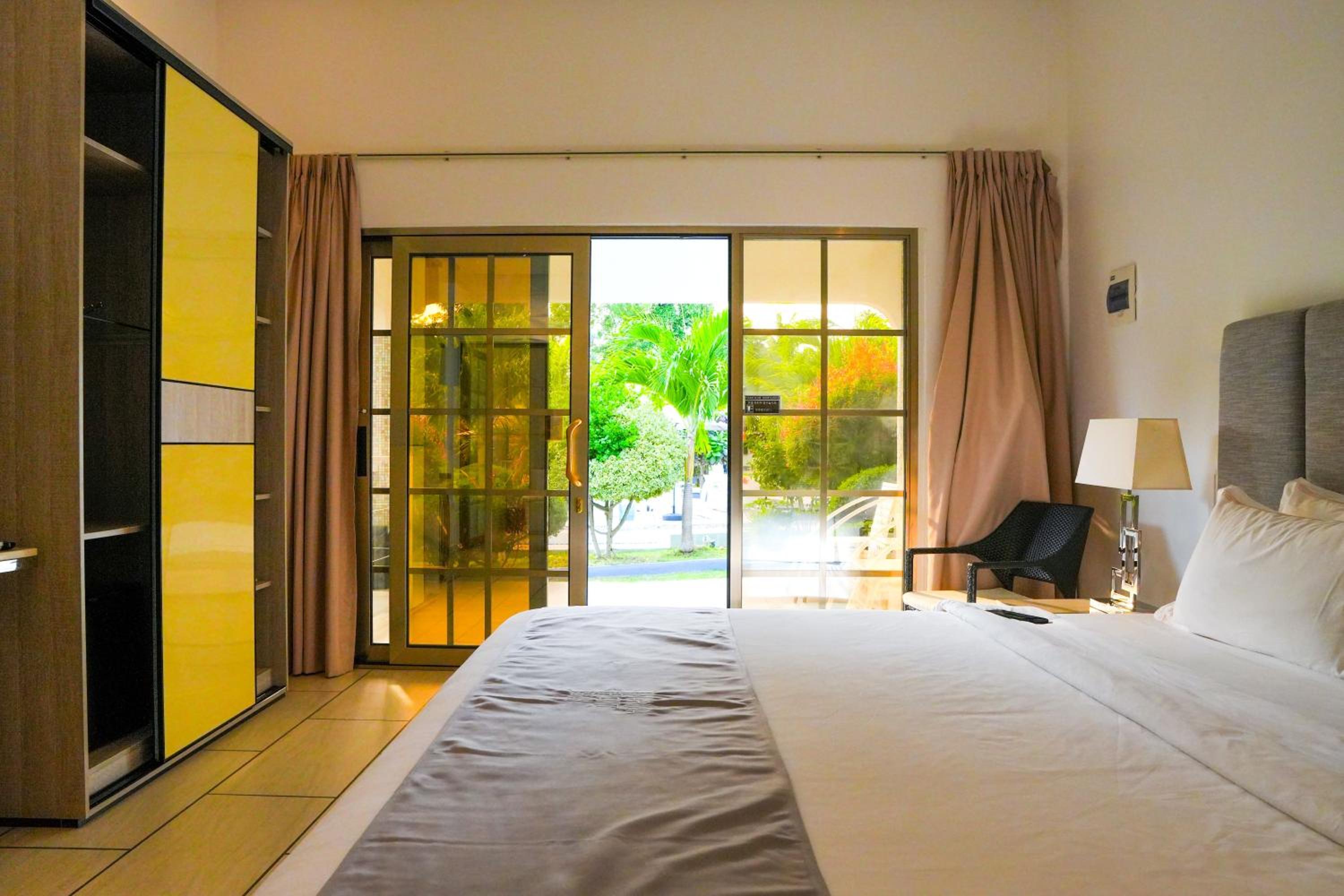Suite with Private Pool - Photo 24