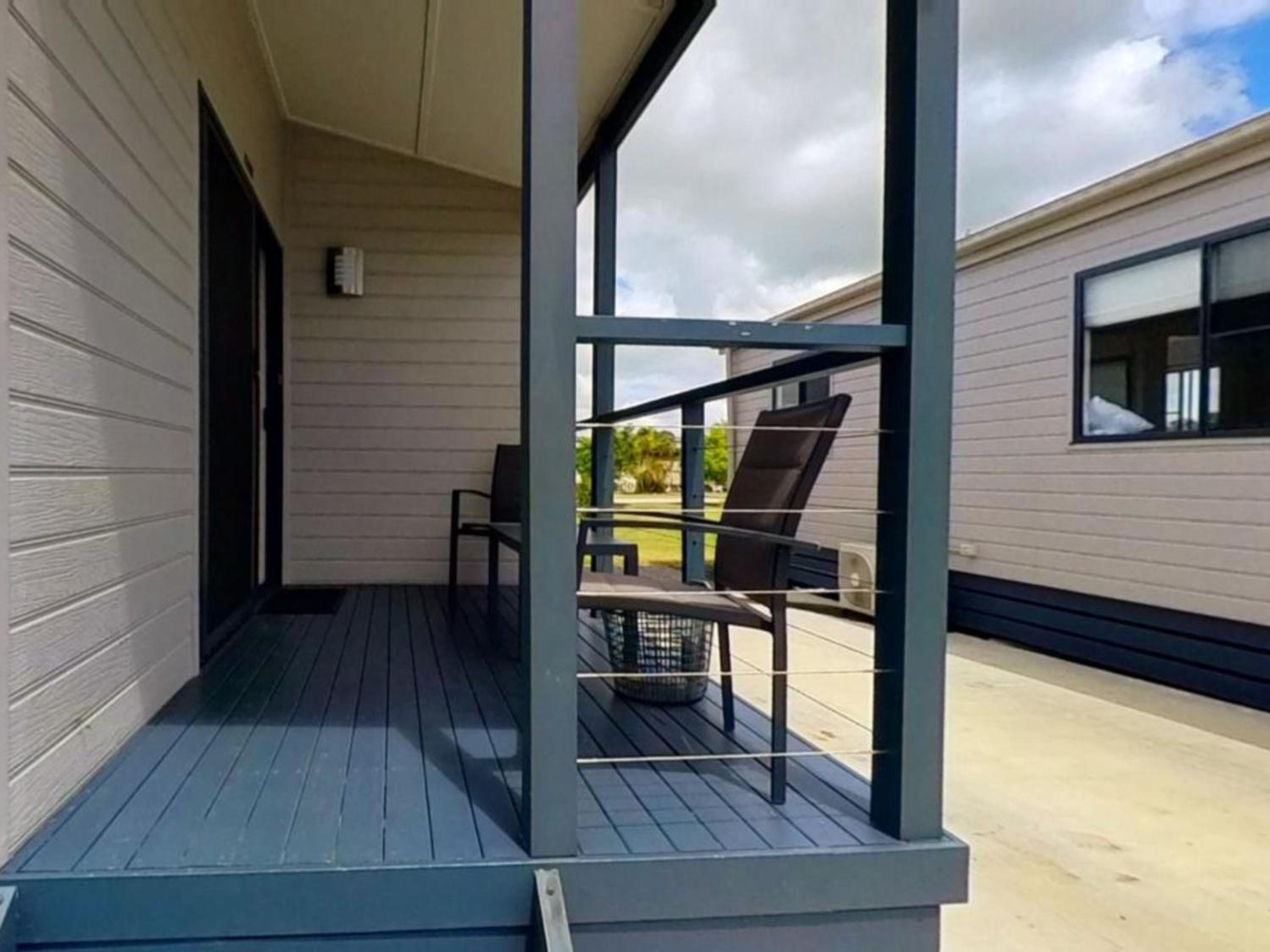 Superior Two-Bedroom Cabin - Queen Bed - Not Pet Friendly photo 3