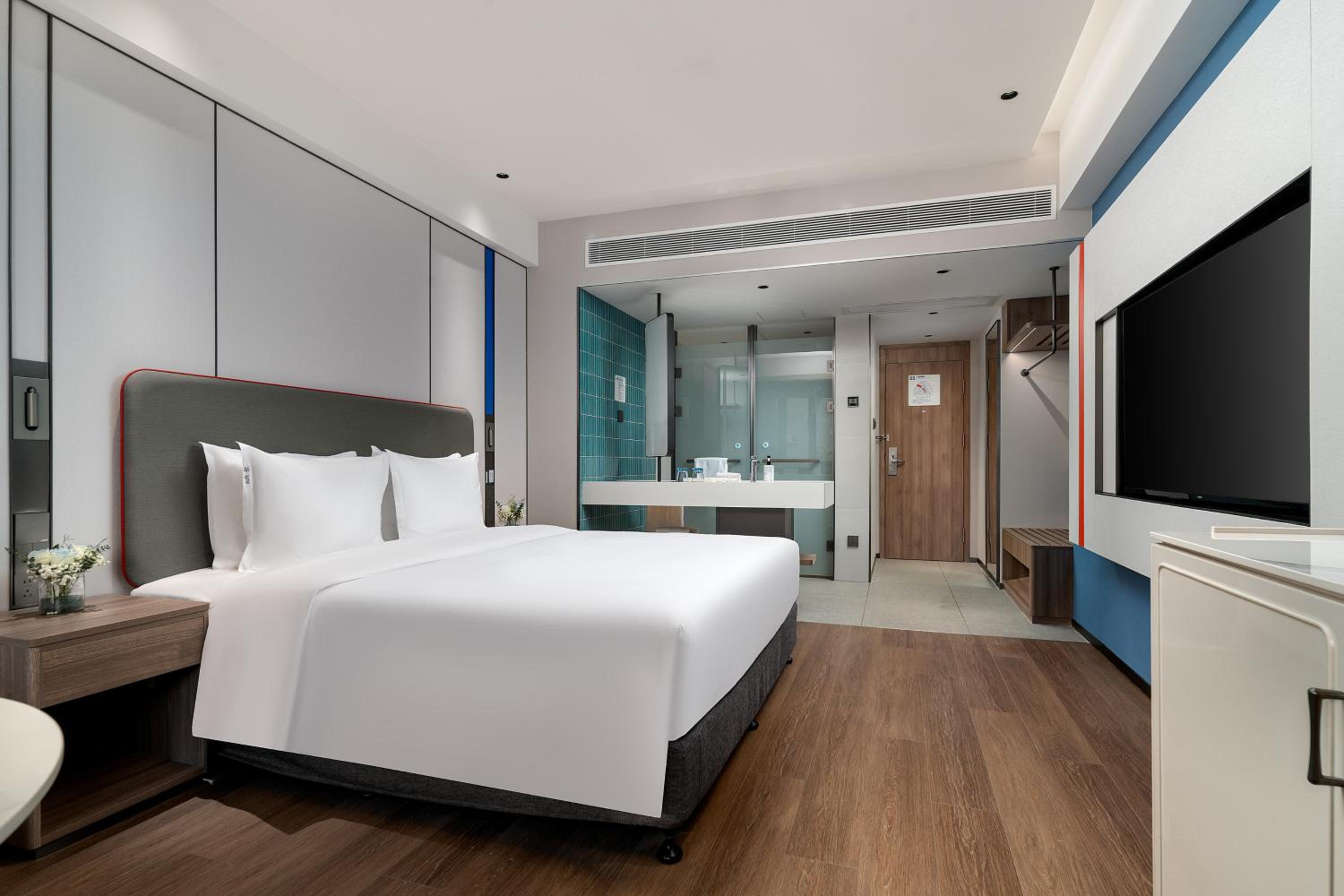 Standard King Room with City View photo 1