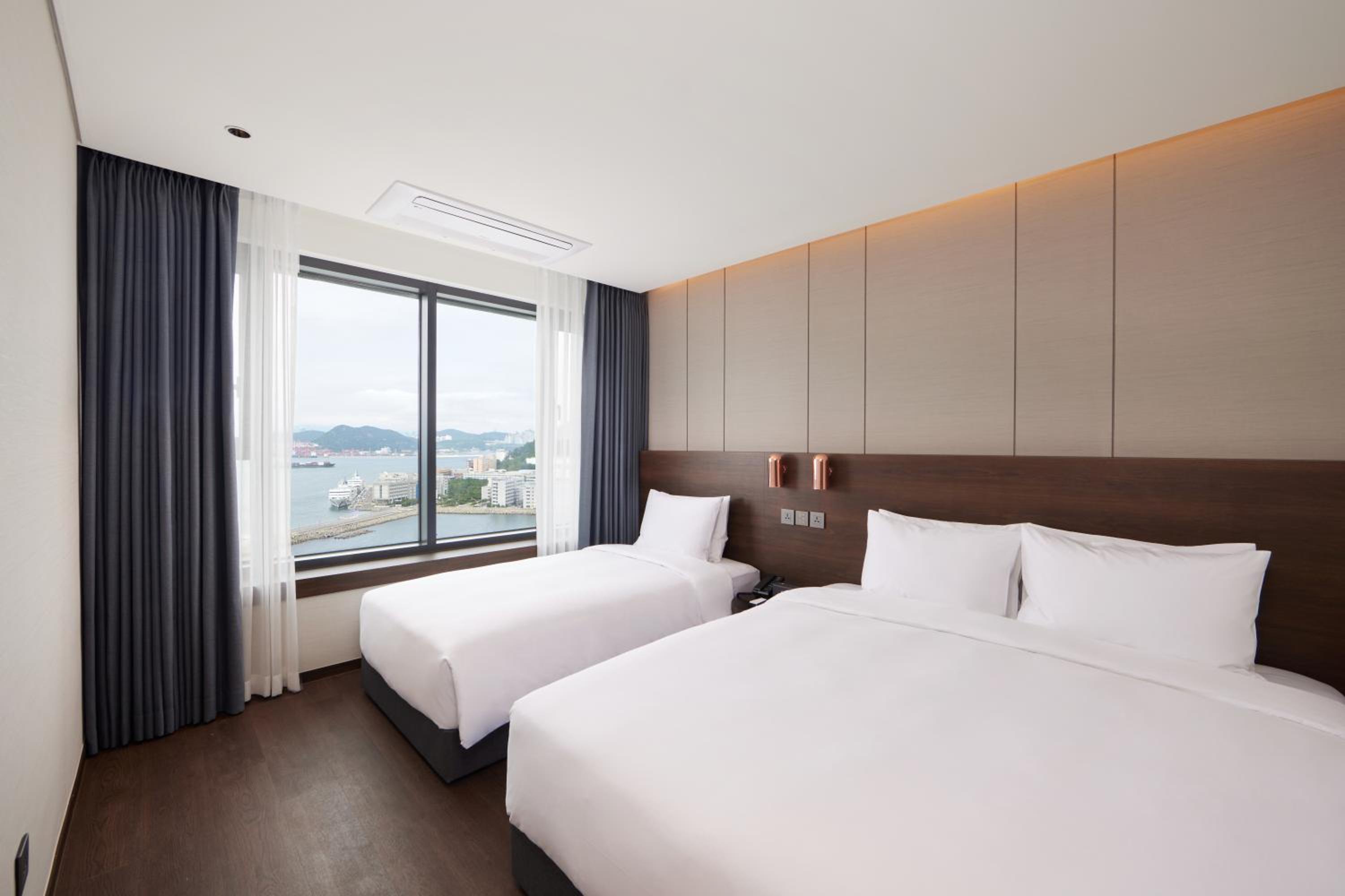 Premier Family Ocean Suite - Photo 1