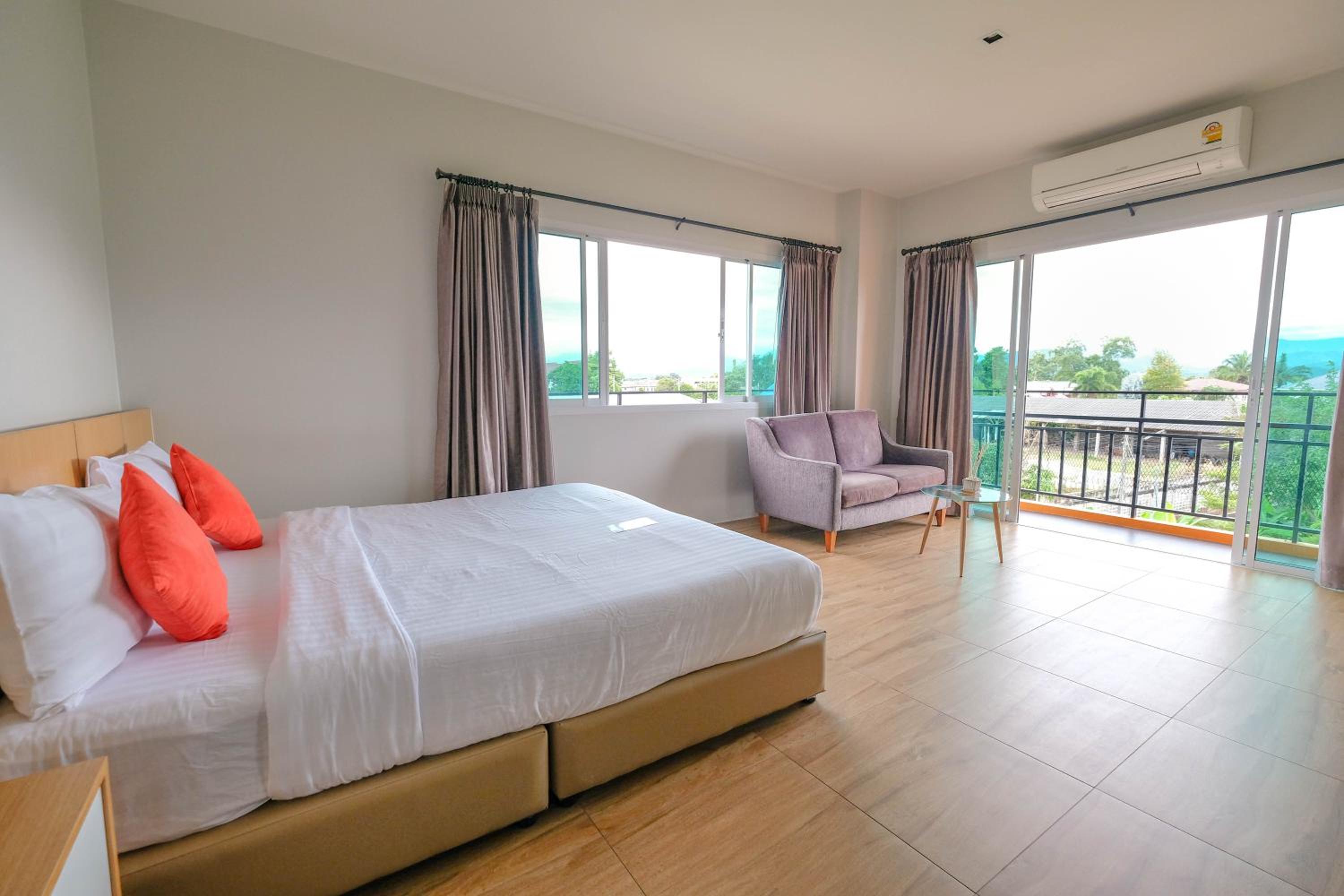 Deluxe Double Room with Balcony photo 1