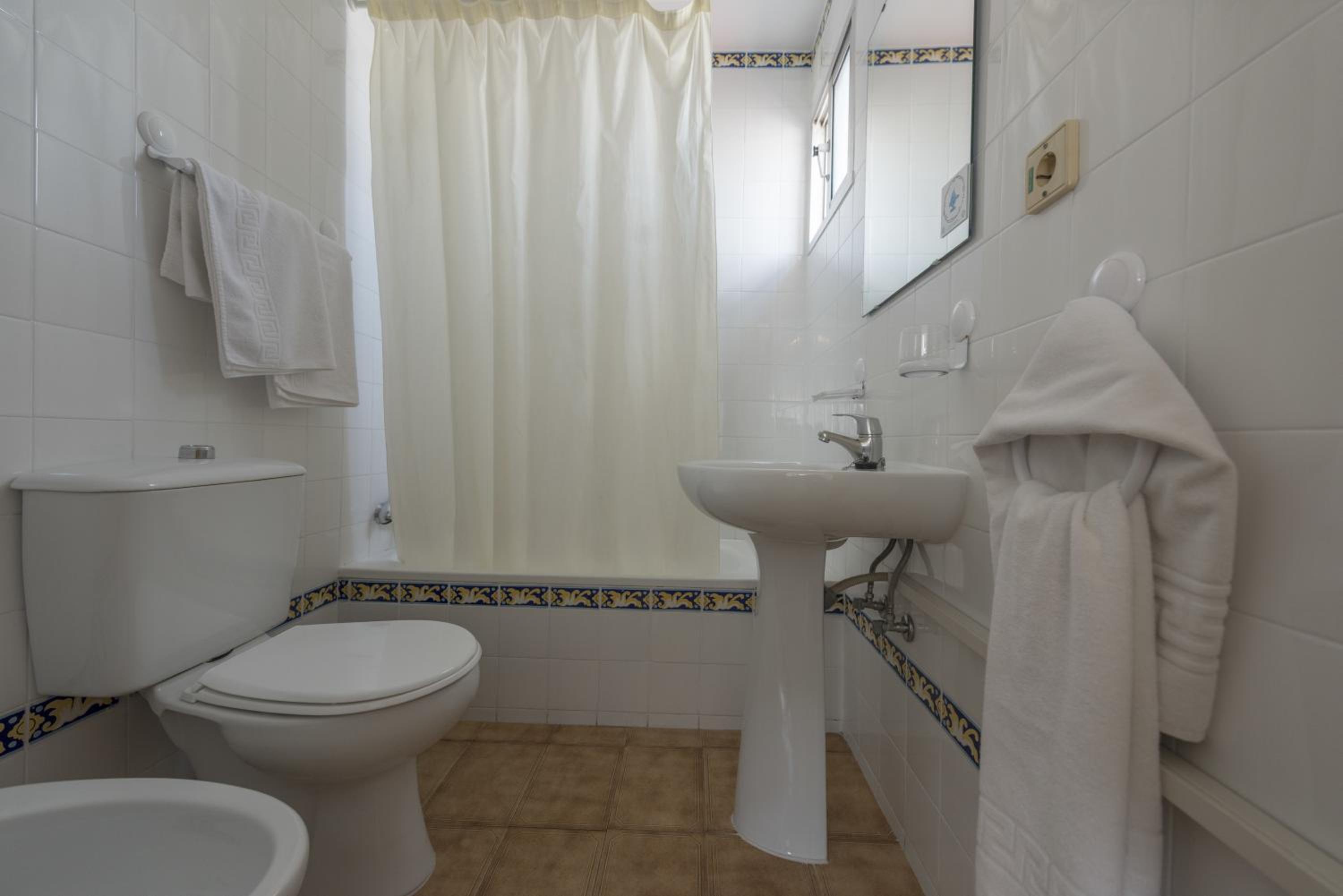Double or Twin Room - Photo 2