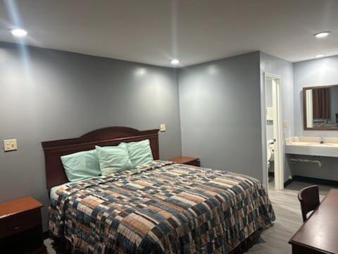 Deluxe King Room - Photo 10