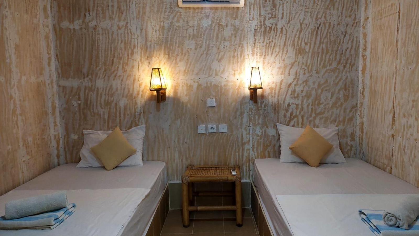 Quadruple Room with Bathroom - Photo 1