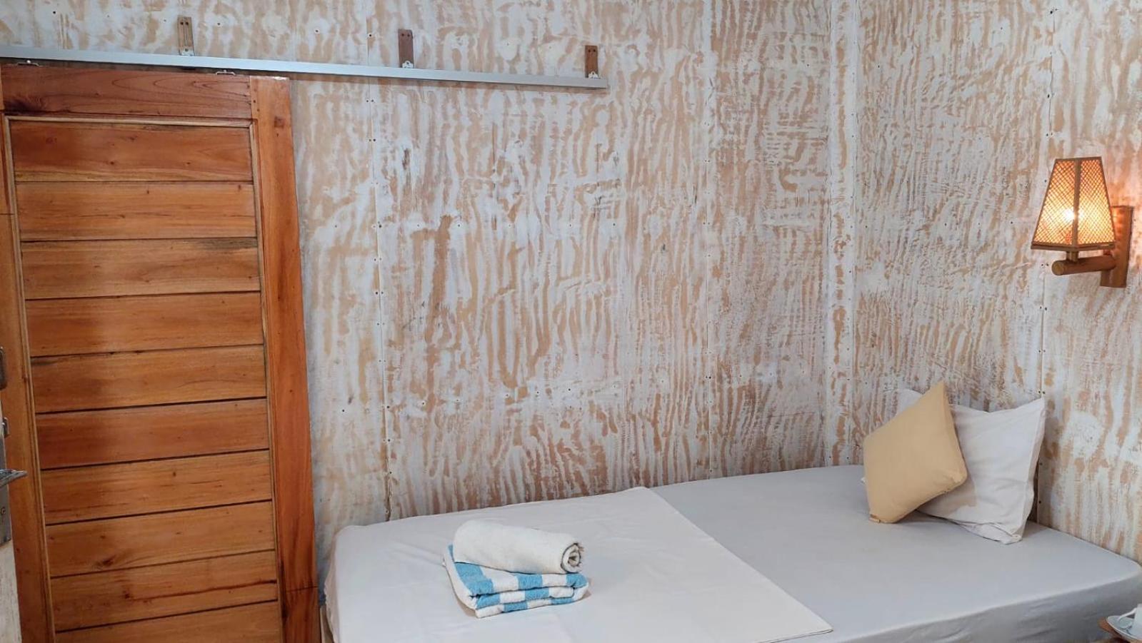 Quadruple Room with Bathroom - Photo 4