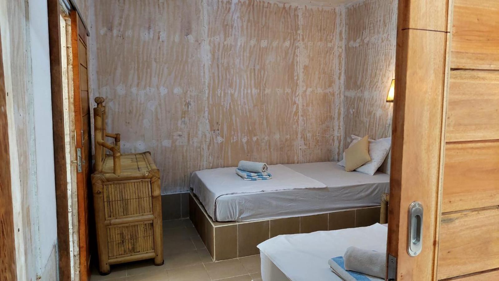Quadruple Room with Bathroom - Photo 5
