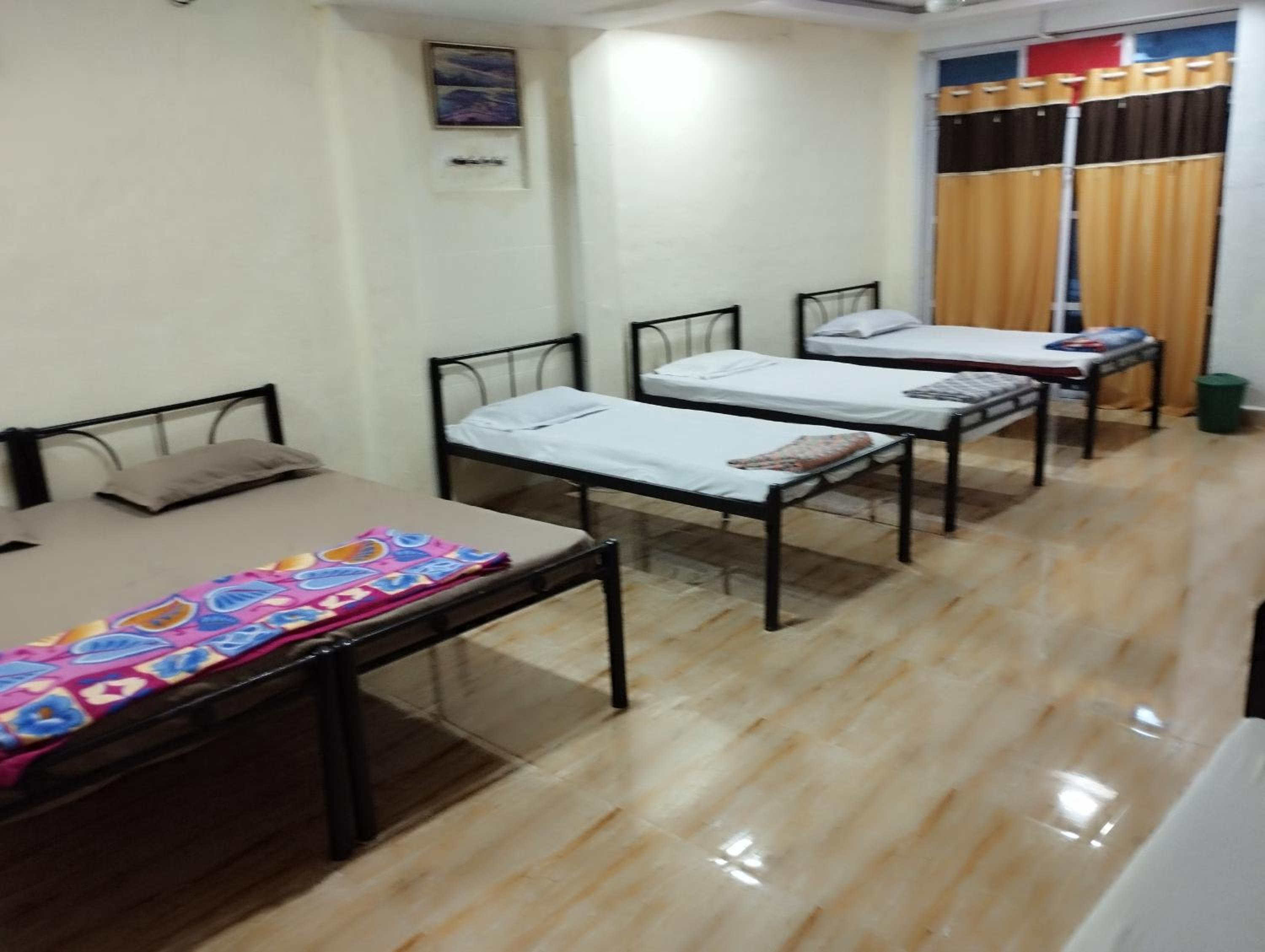 8-Bed Mixed Dormitory Room