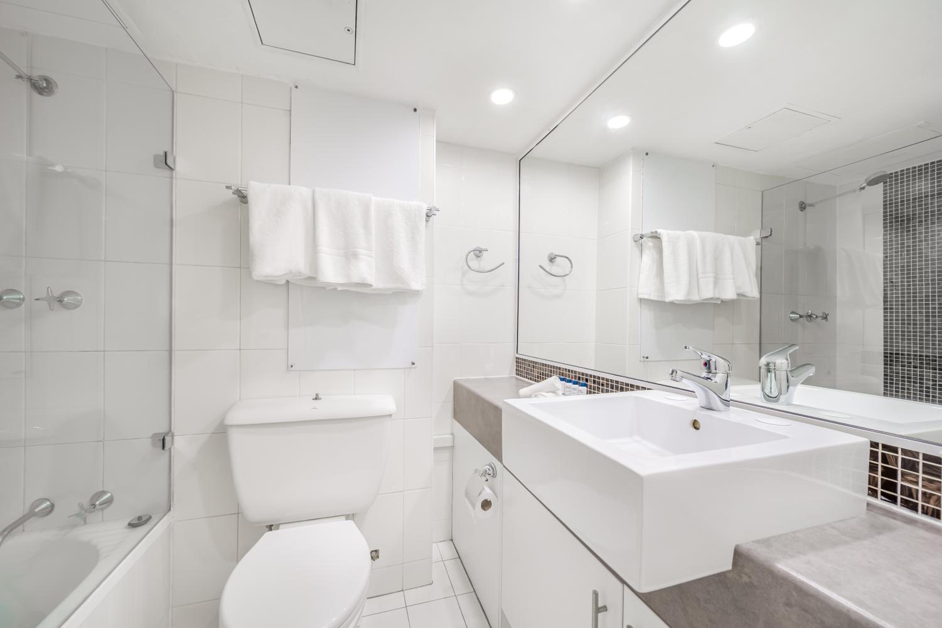 Executive Studio - No Housekeeping photo 2