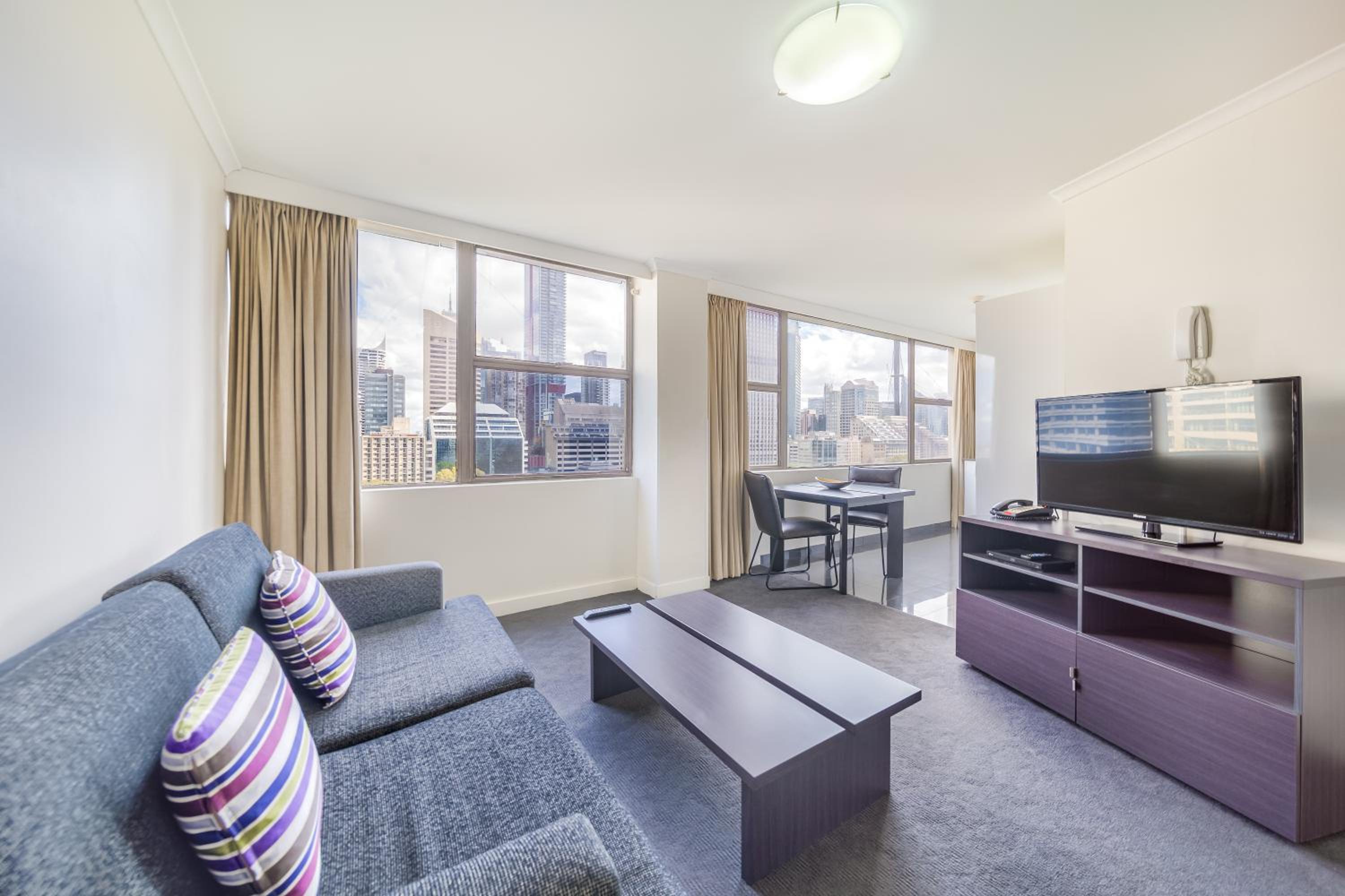 One-Bedroom Apartment - No Housekeeping photo 2