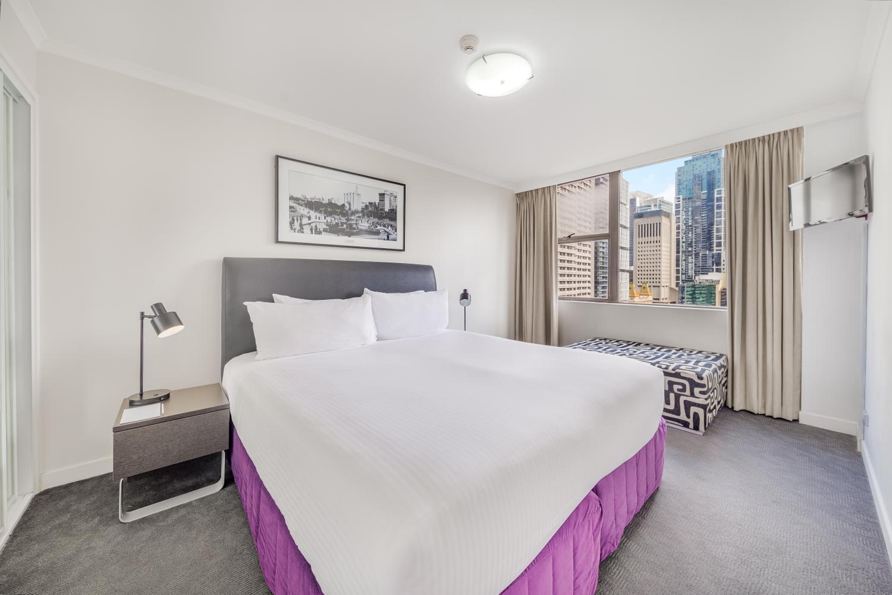 Executive One-Bedroom Apartment - No Housekeeping photo 3
