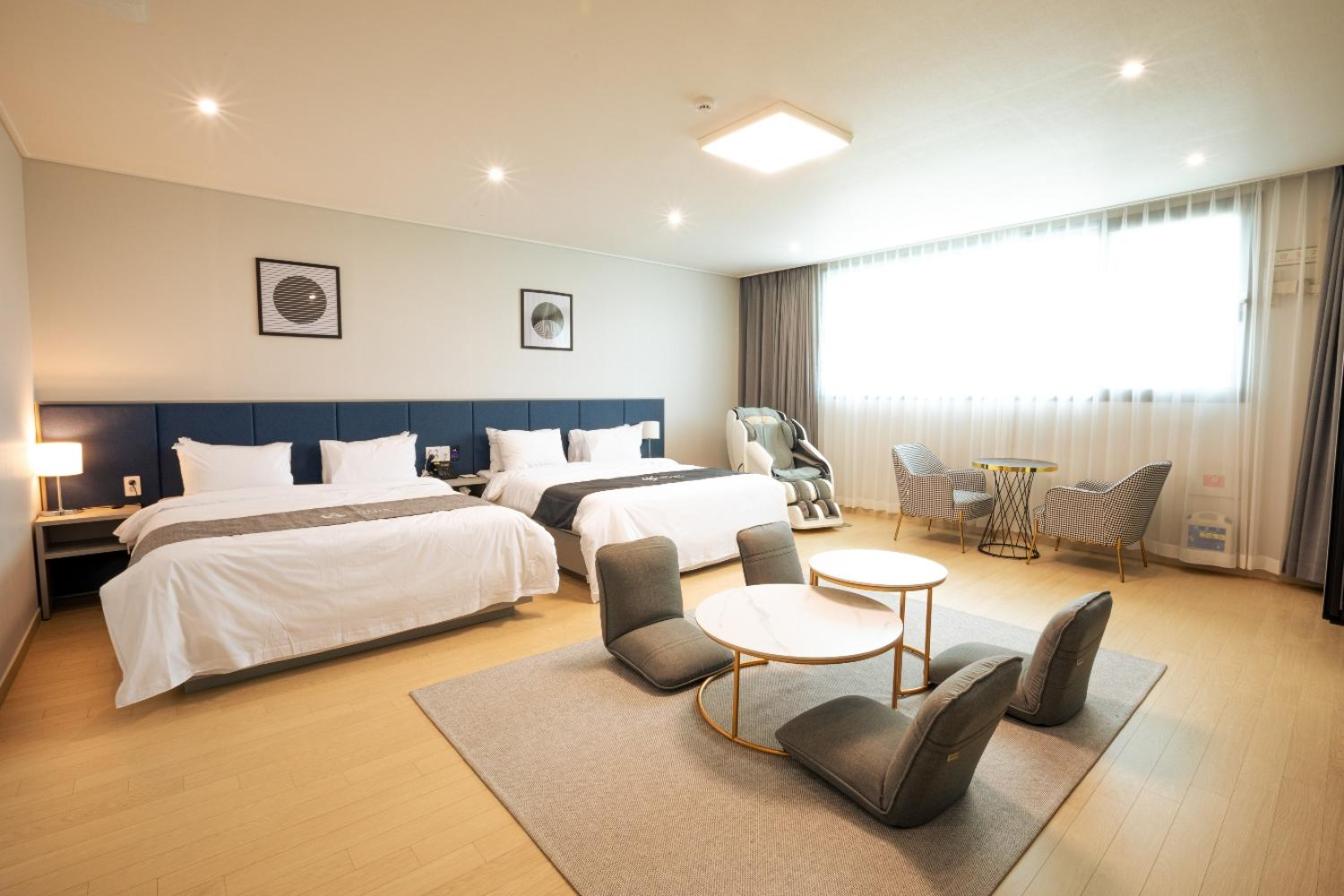 Family Twin Room - Photo 1