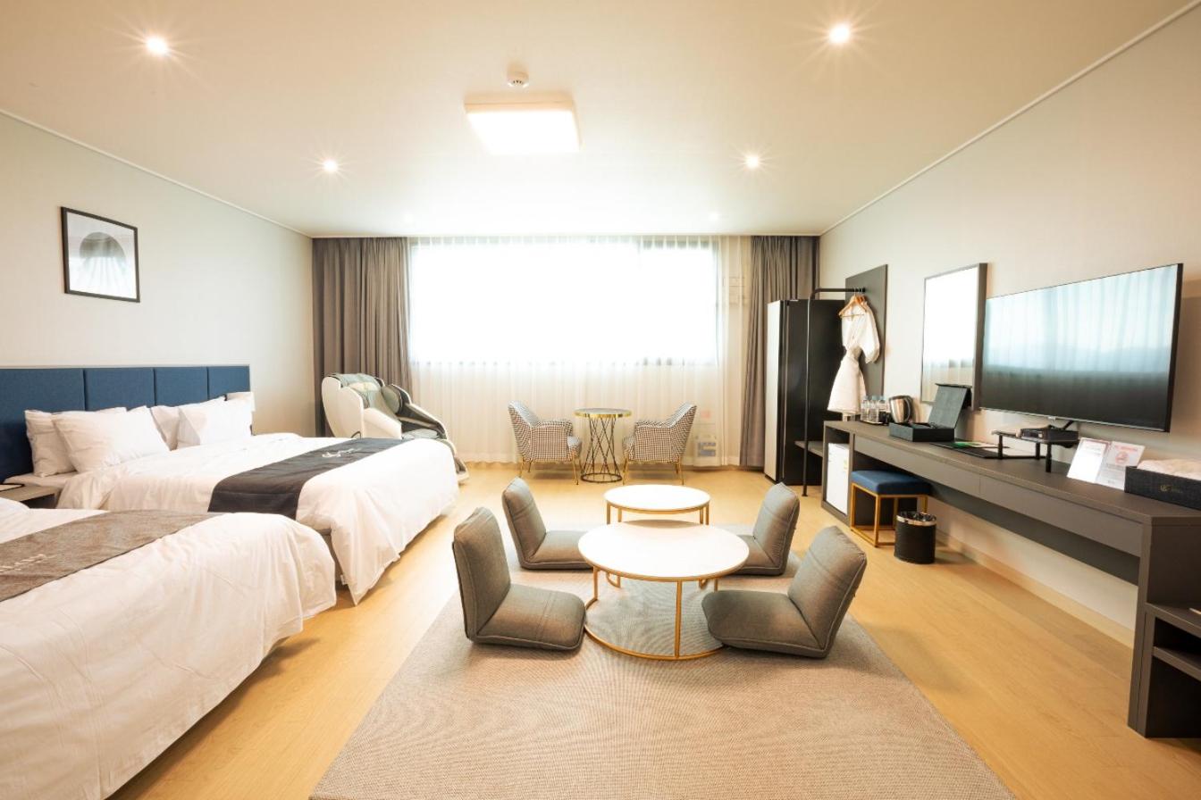 Family Twin Room - Photo 2
