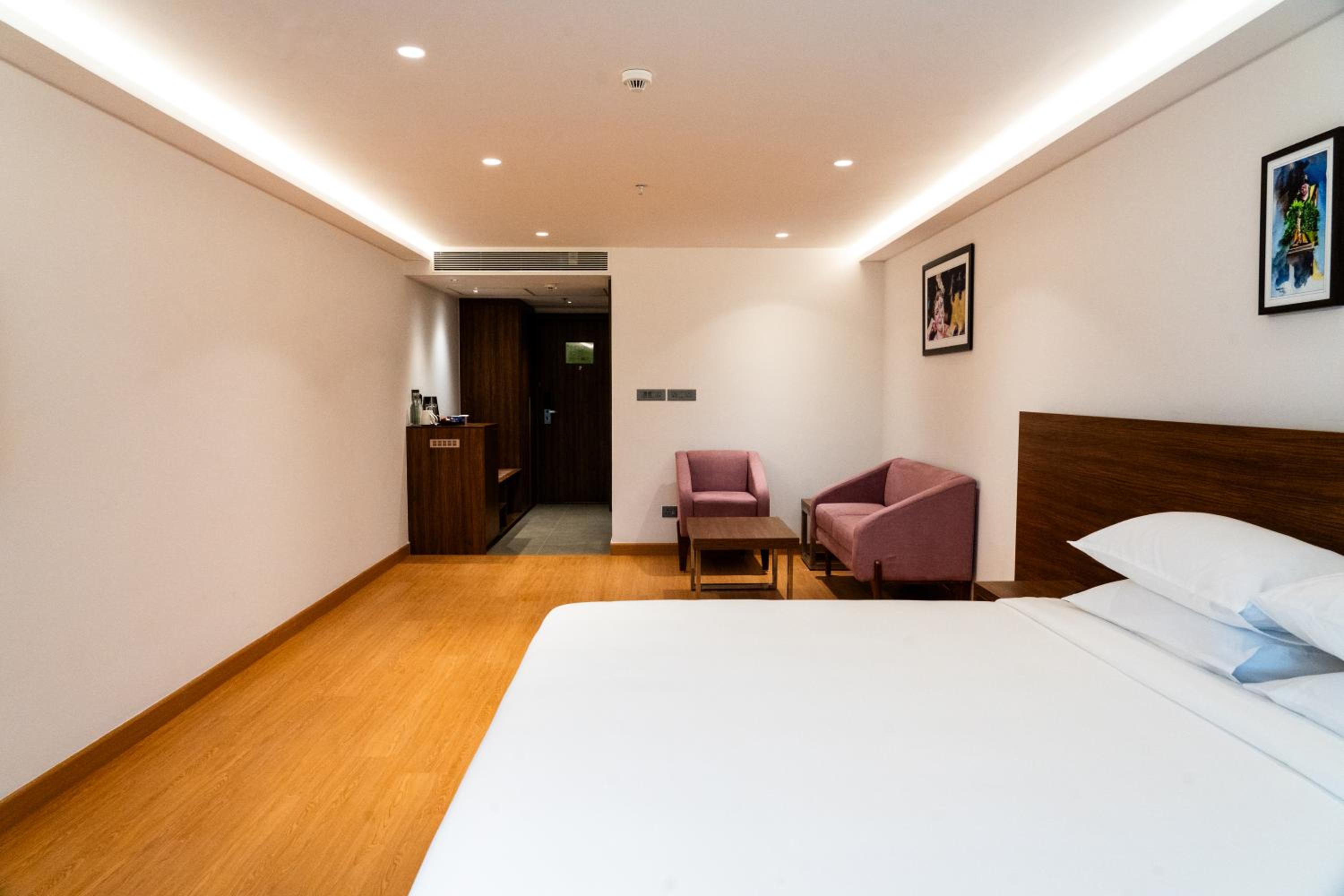 Elite Family Room - Photo 5
