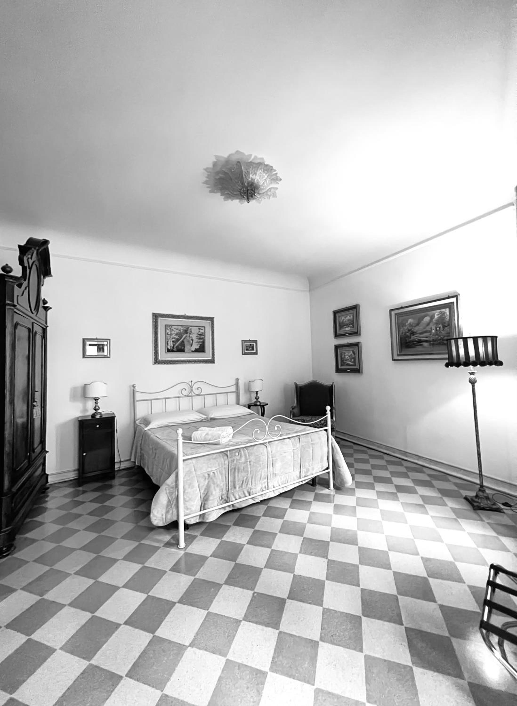 Deluxe Double Room with Balcony - Photo 4