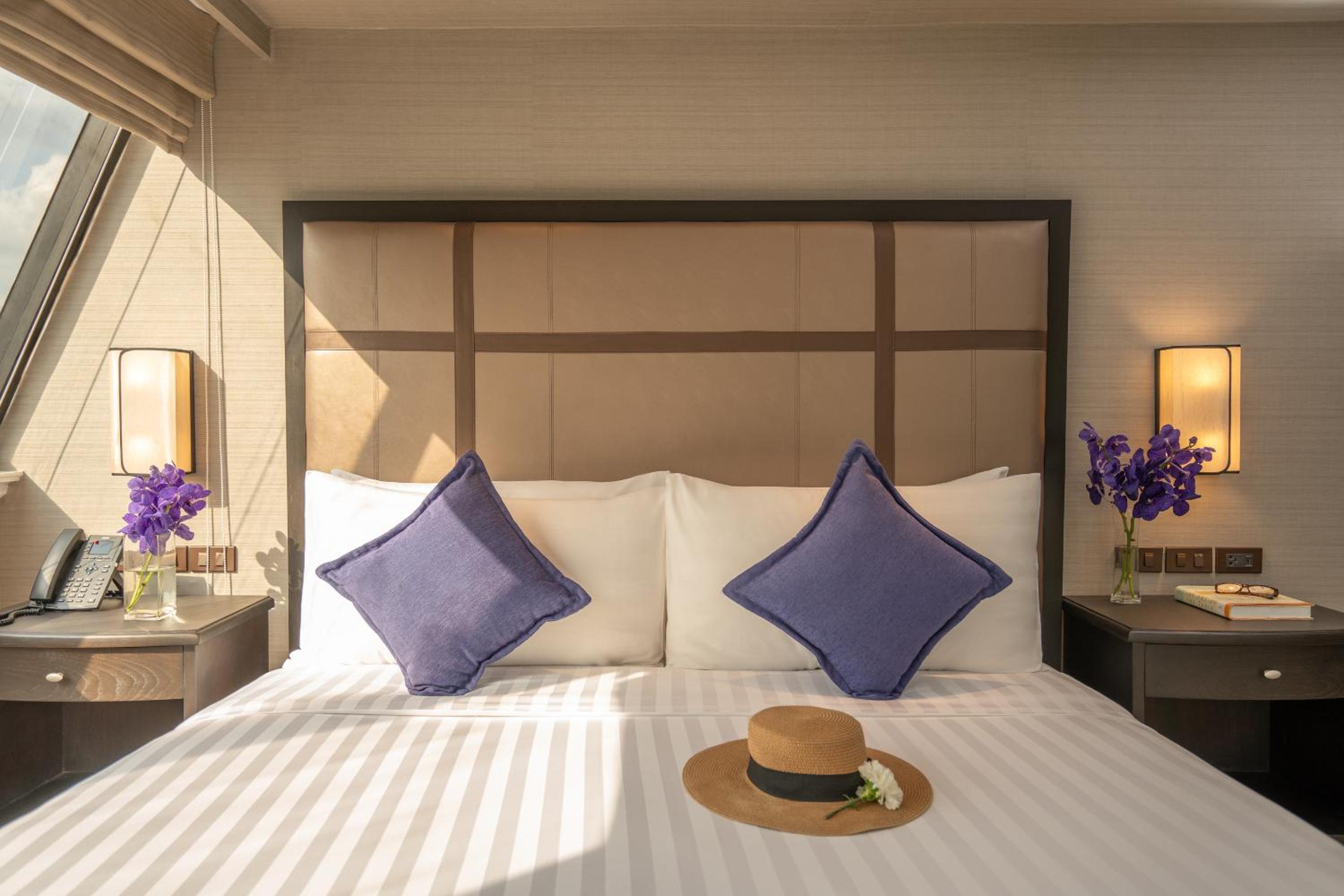 Corner King Room photo 1