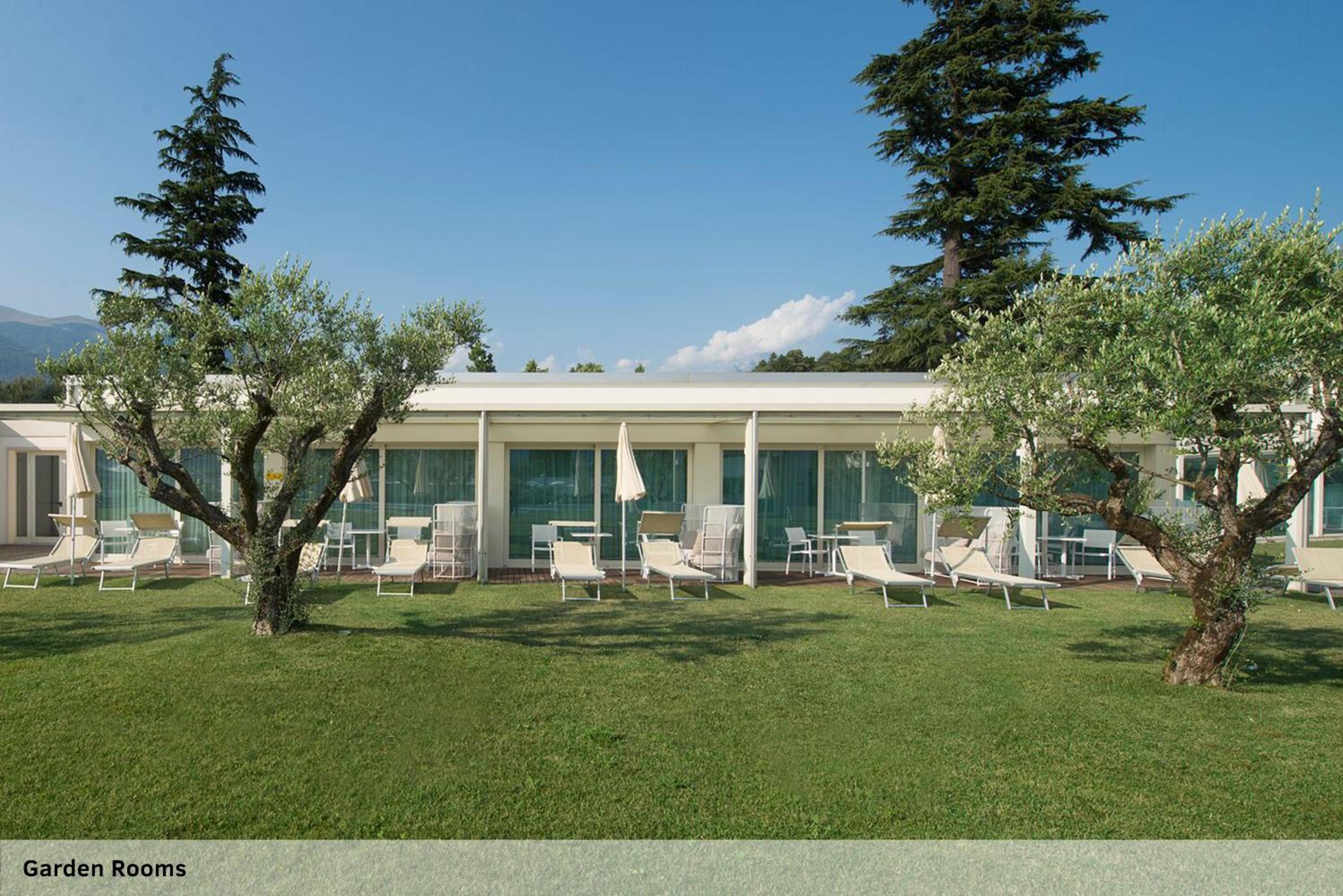 Double or Twin Room with Lake View photo 3