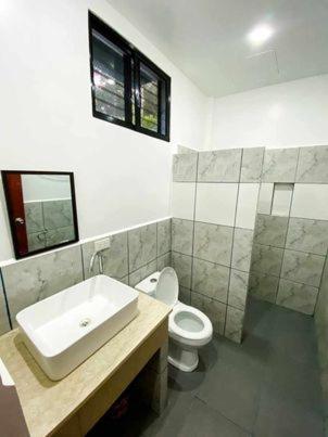 6-Bed Mixed Dormitory Room photo 2