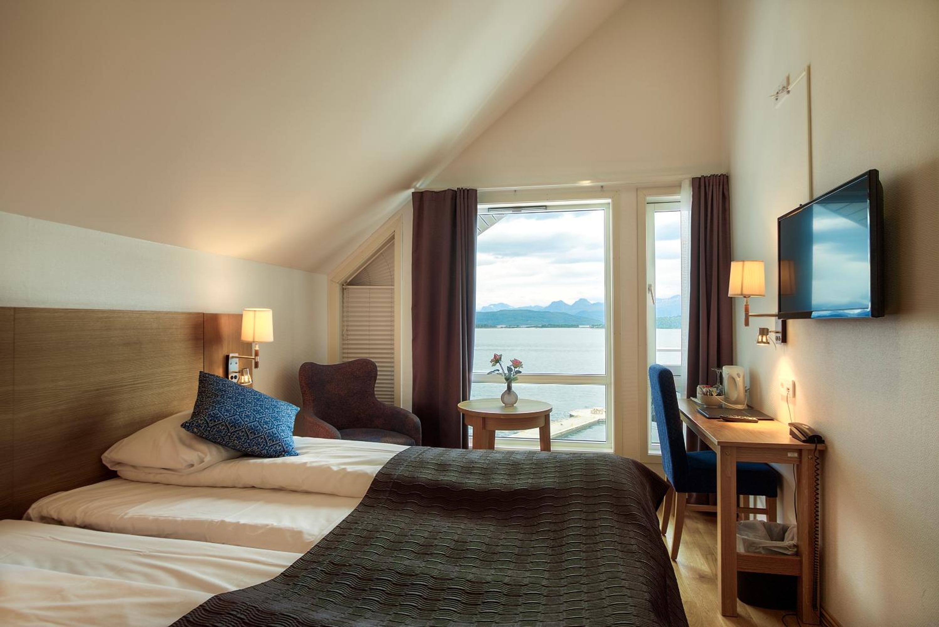 Fjord view room without balcony photo 3