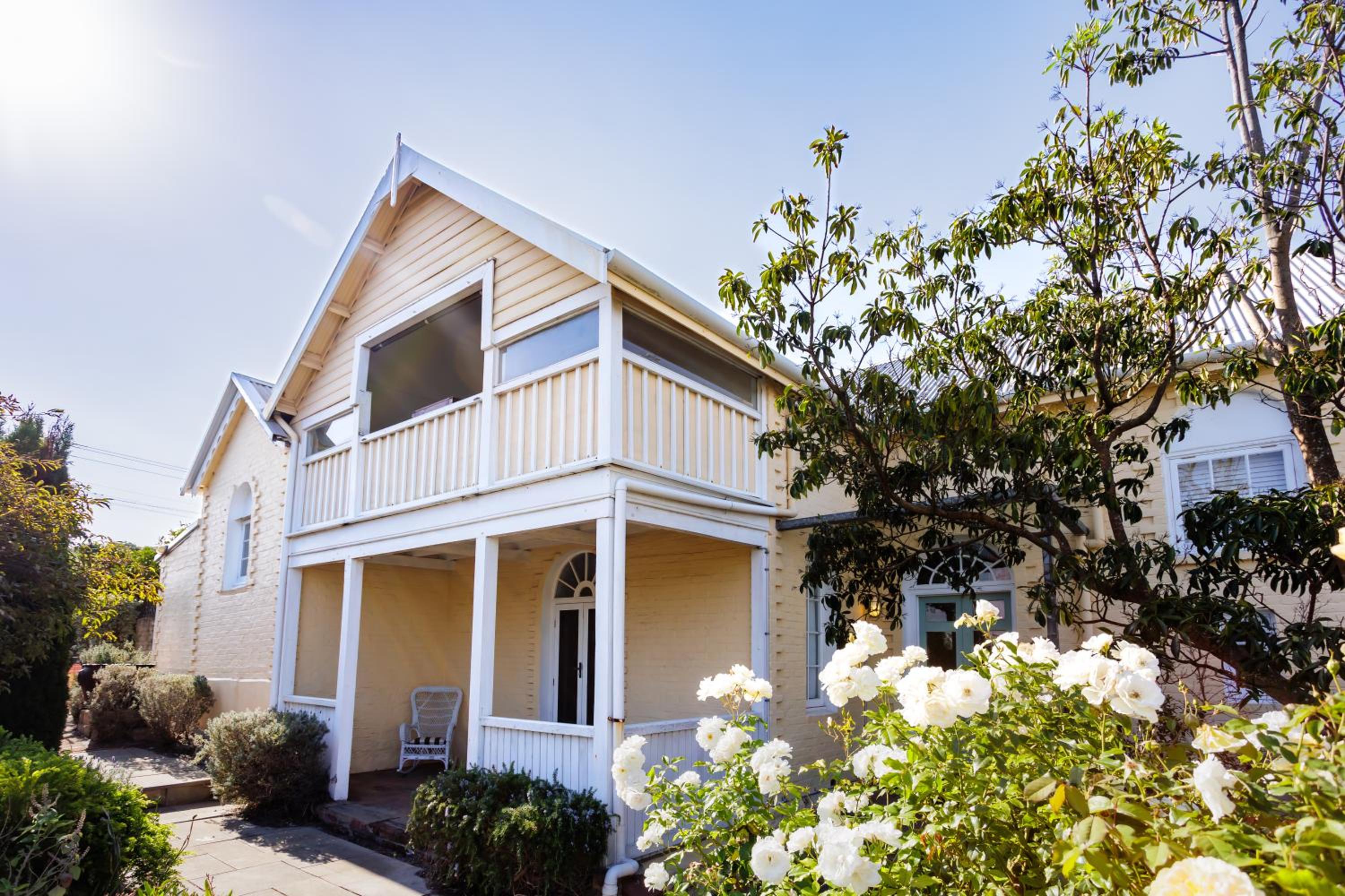 Three-Bedroom House photo 2