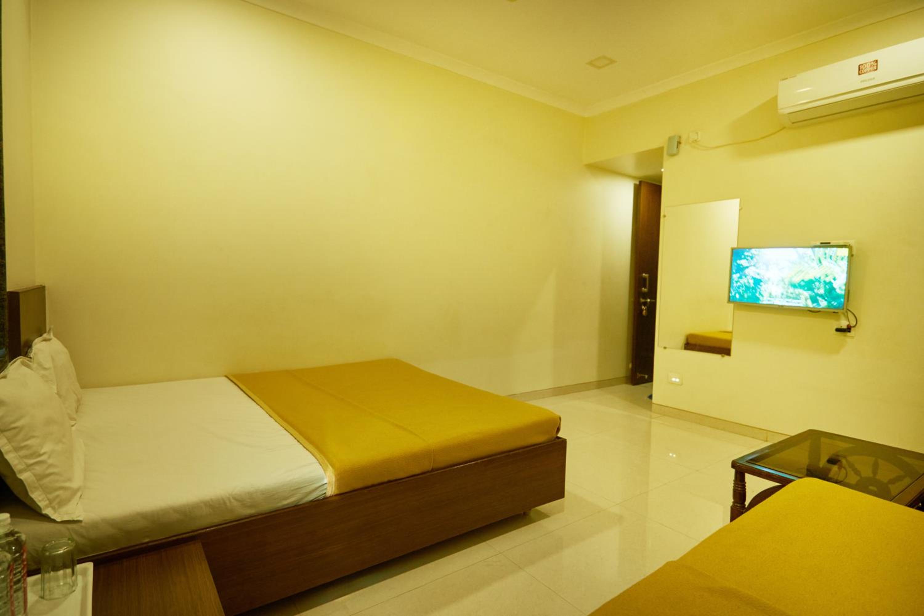 Deluxe Triple Room - Non AC photo 2