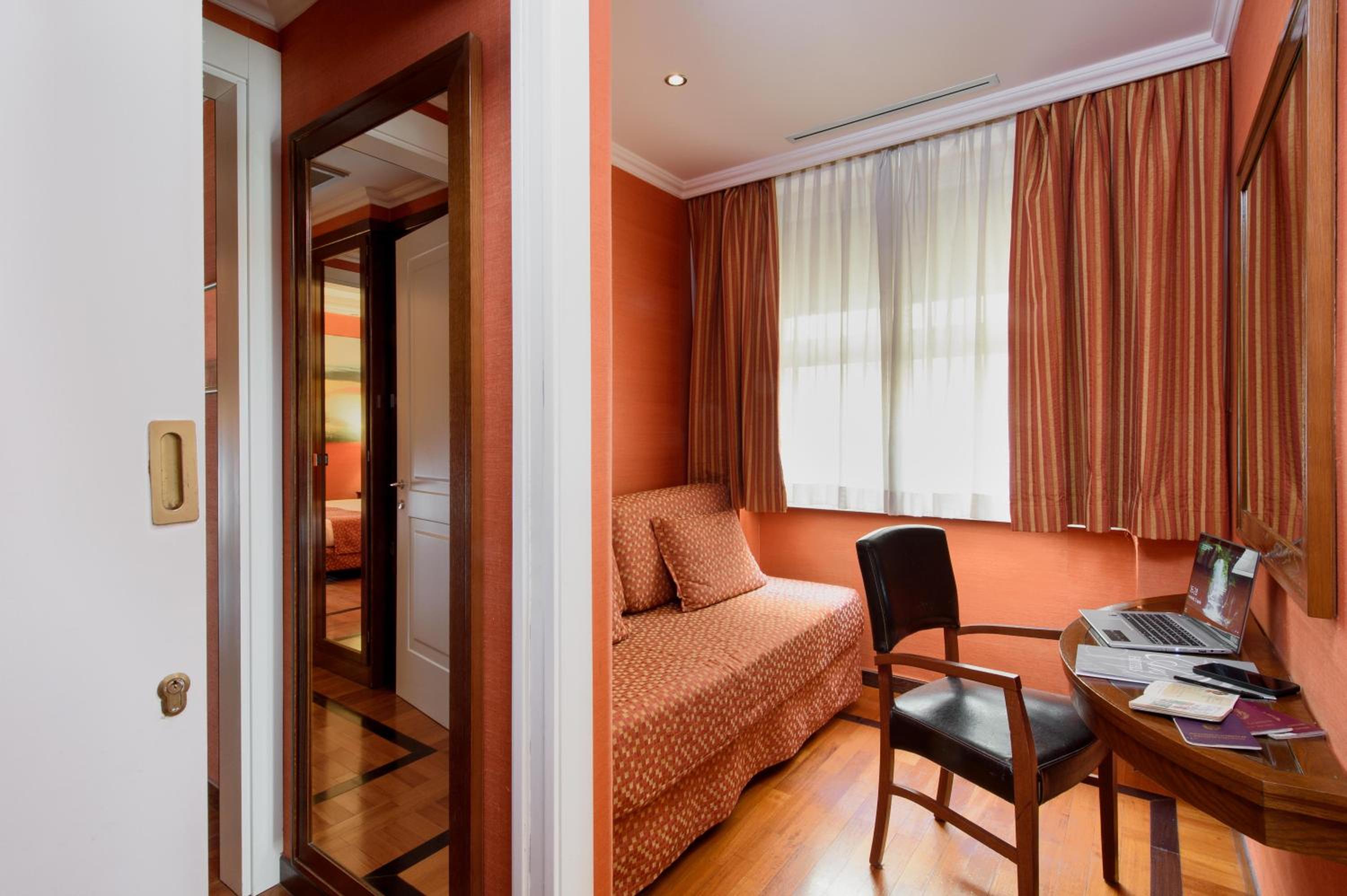 Deluxe Family Room