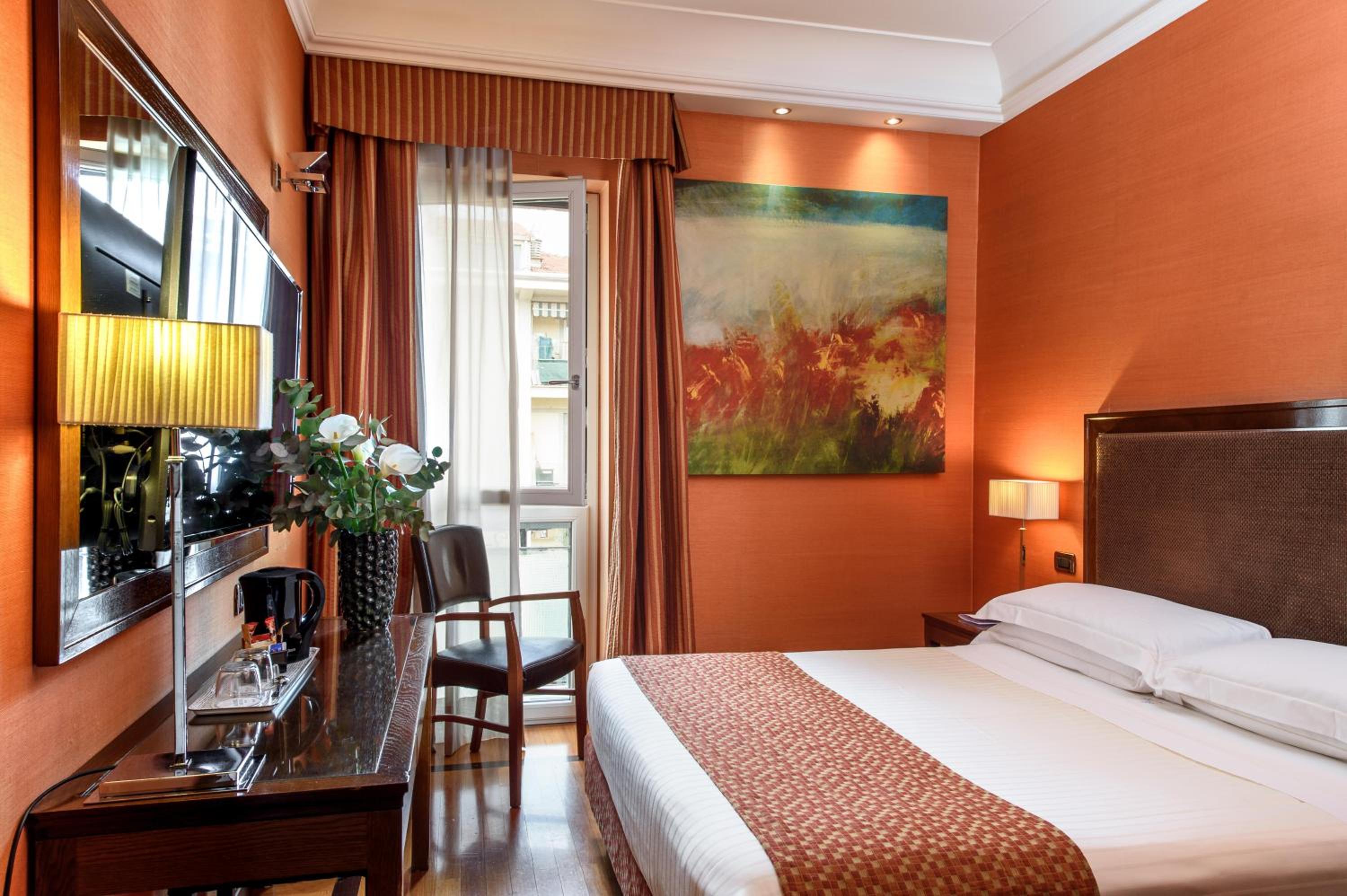 Superior Double or Twin Room thumbnail 6