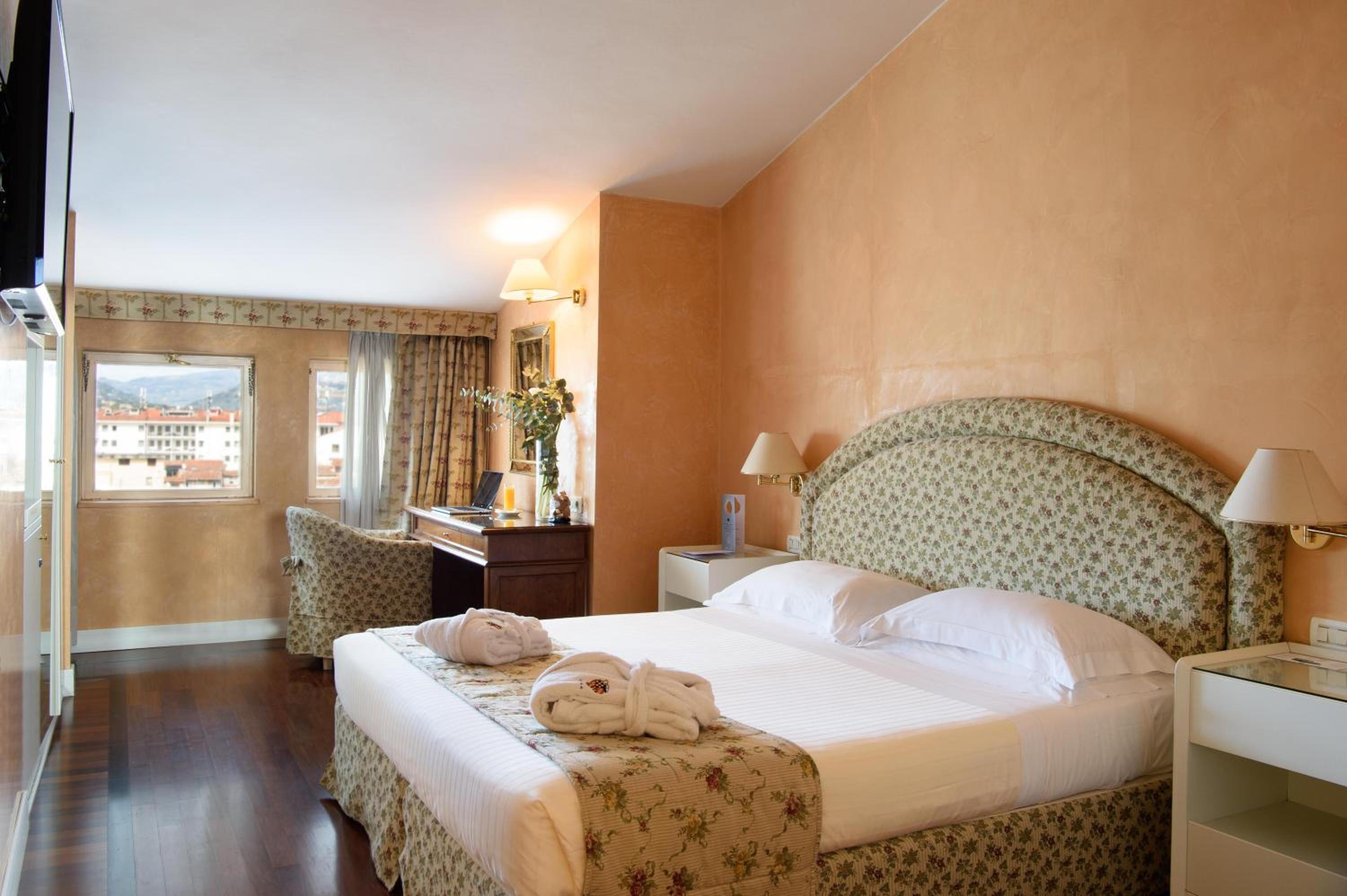 Queen Room with City View