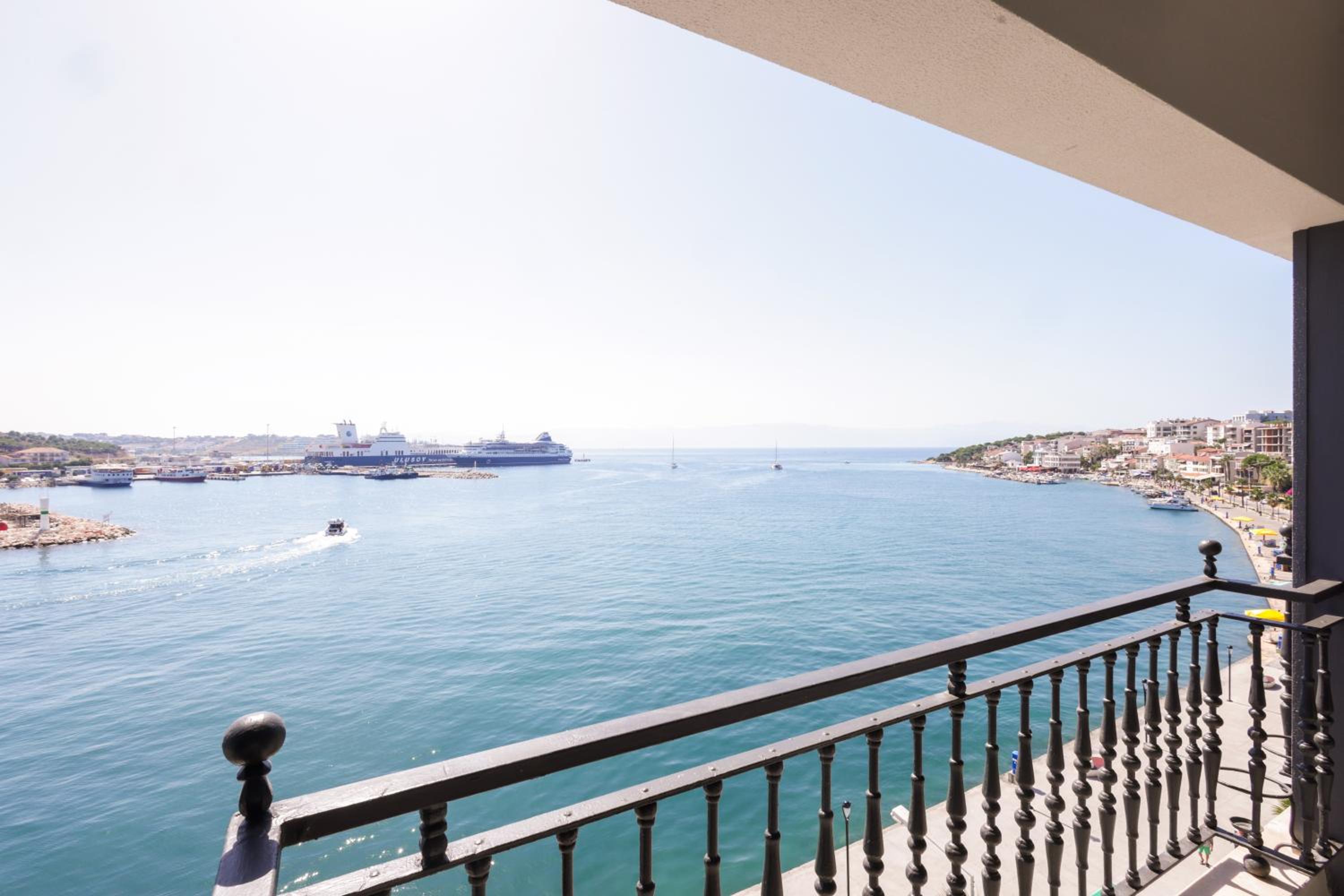 Suite with Sea View - Photo 9