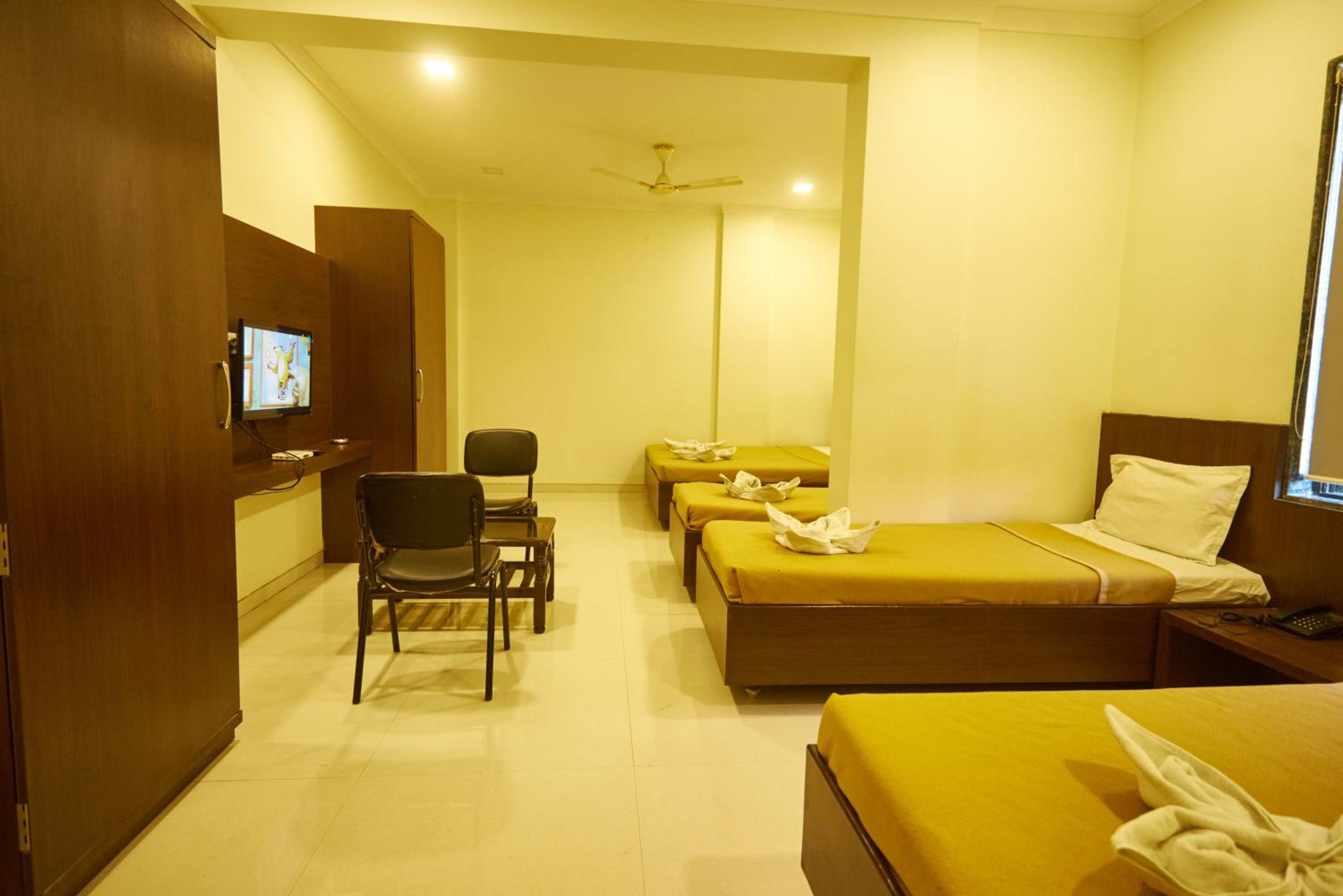 Deluxe Family Room - Non AC photo 3