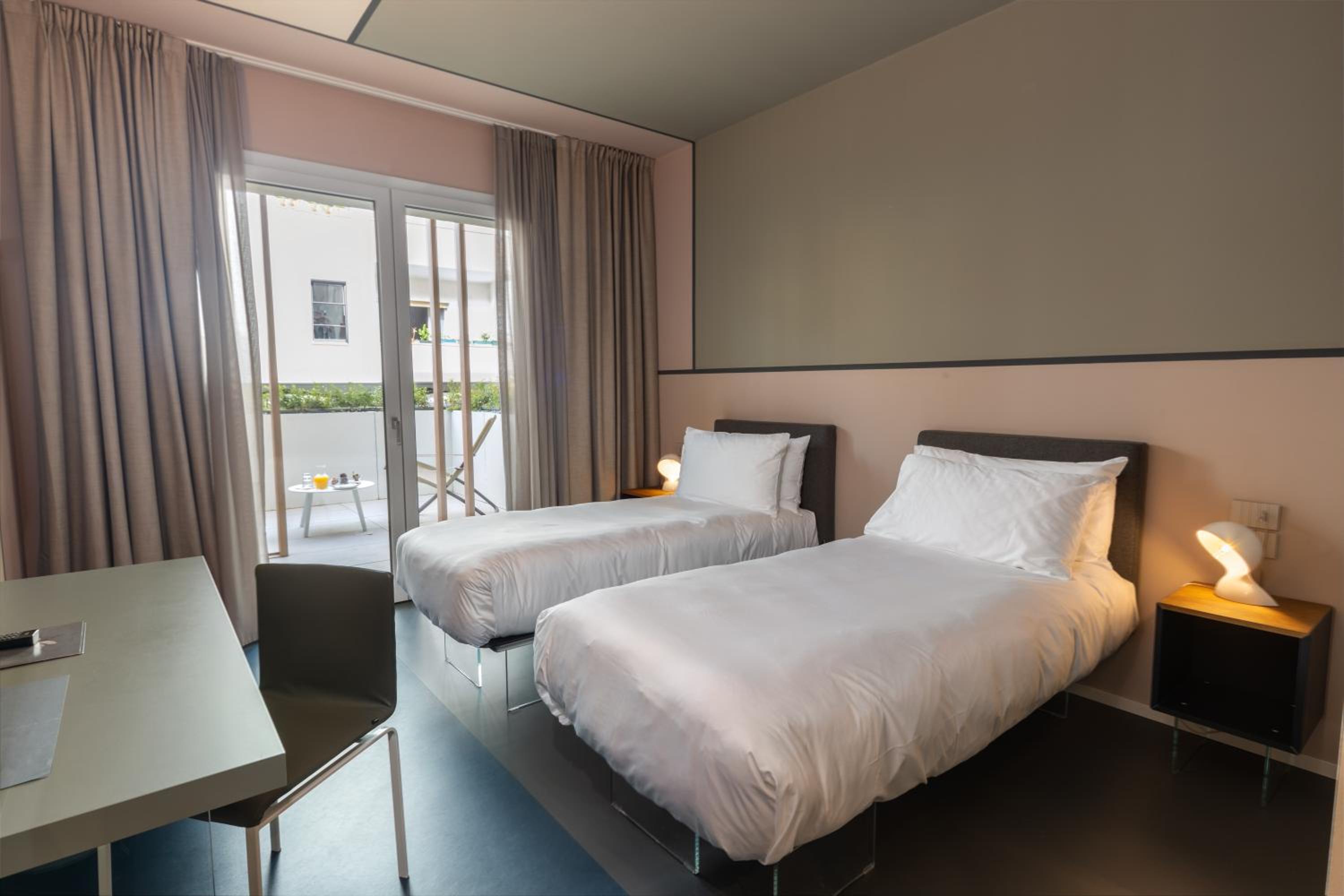 Standard Twin Room - Photo 3