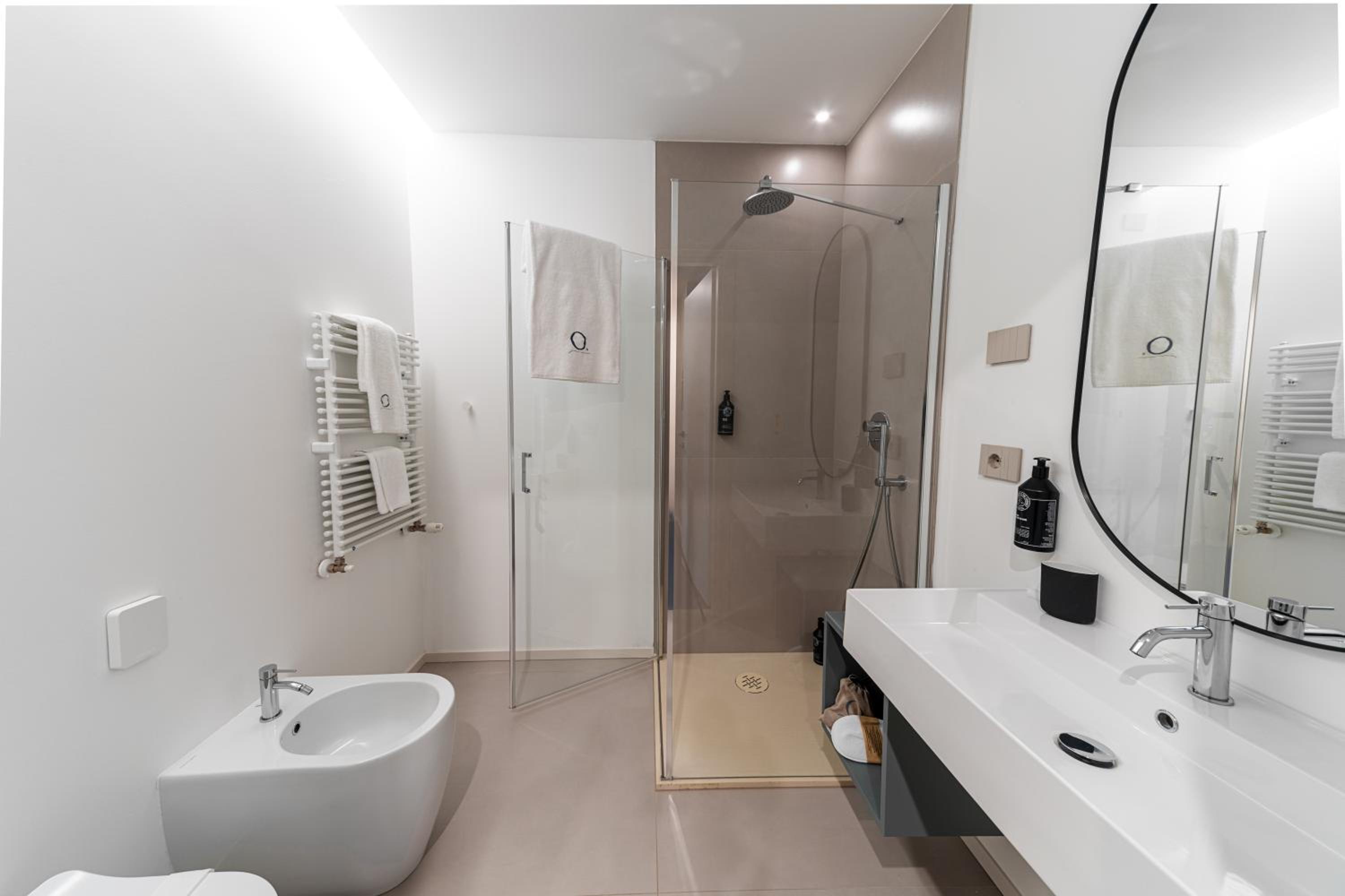 Standard Twin Room - Photo 1
