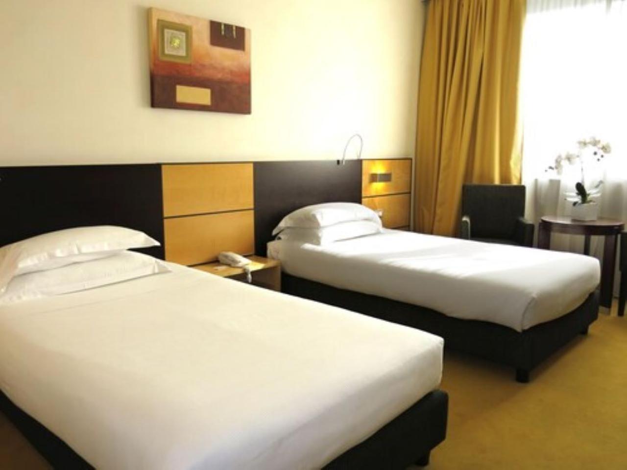Standard Twin Room - Photo 3